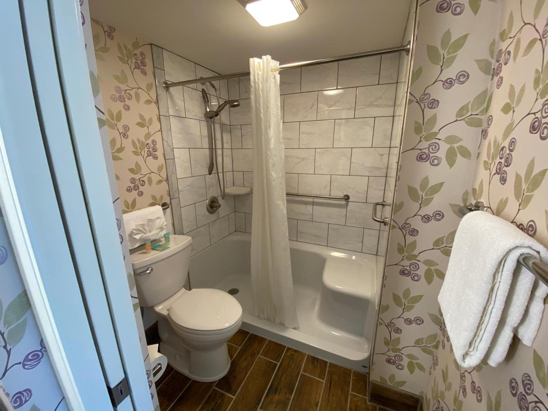 Cascades Inn photo 22