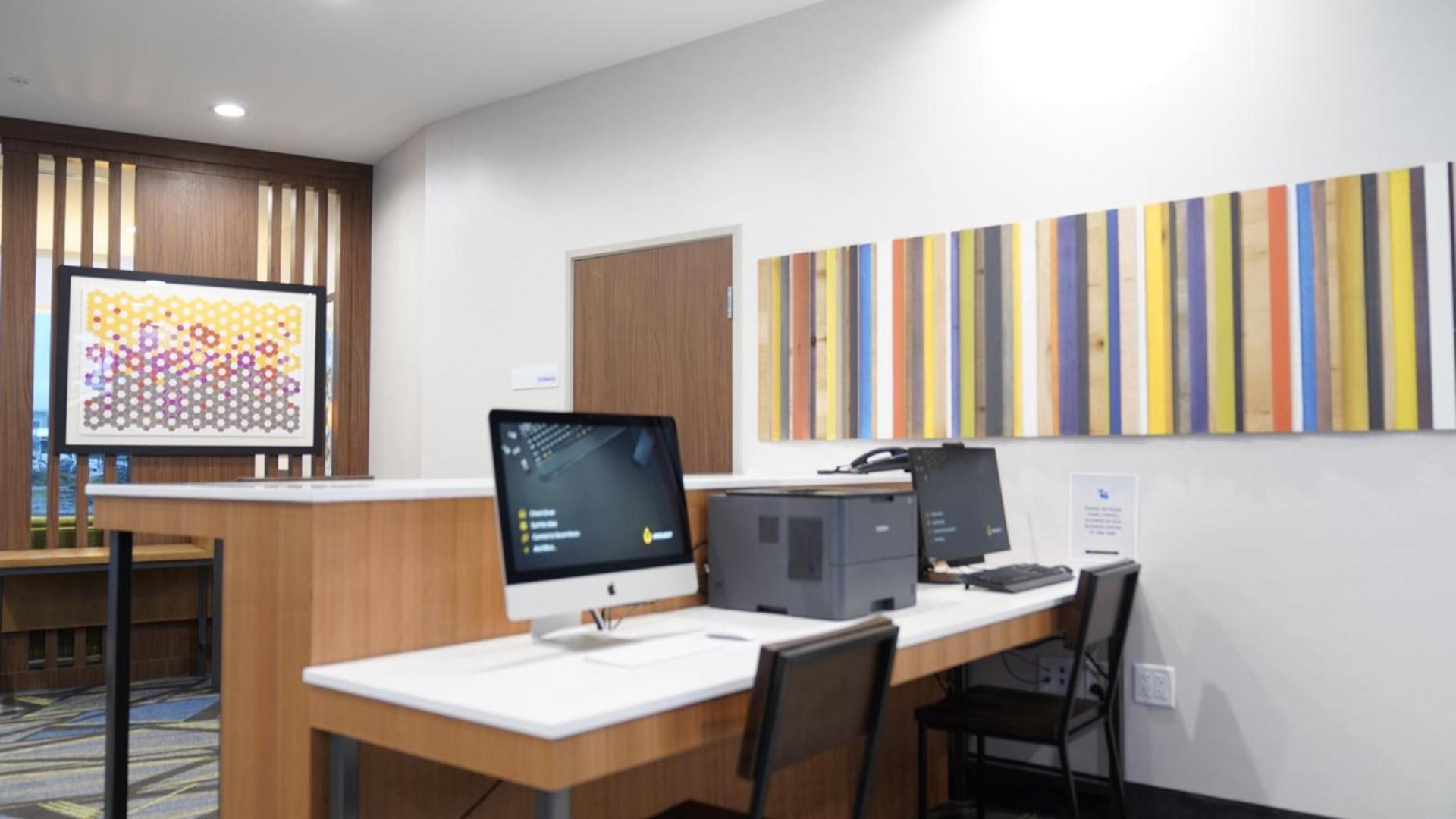 Holiday Inn Express & Suites - Dallas Market Center by IHG photo 18