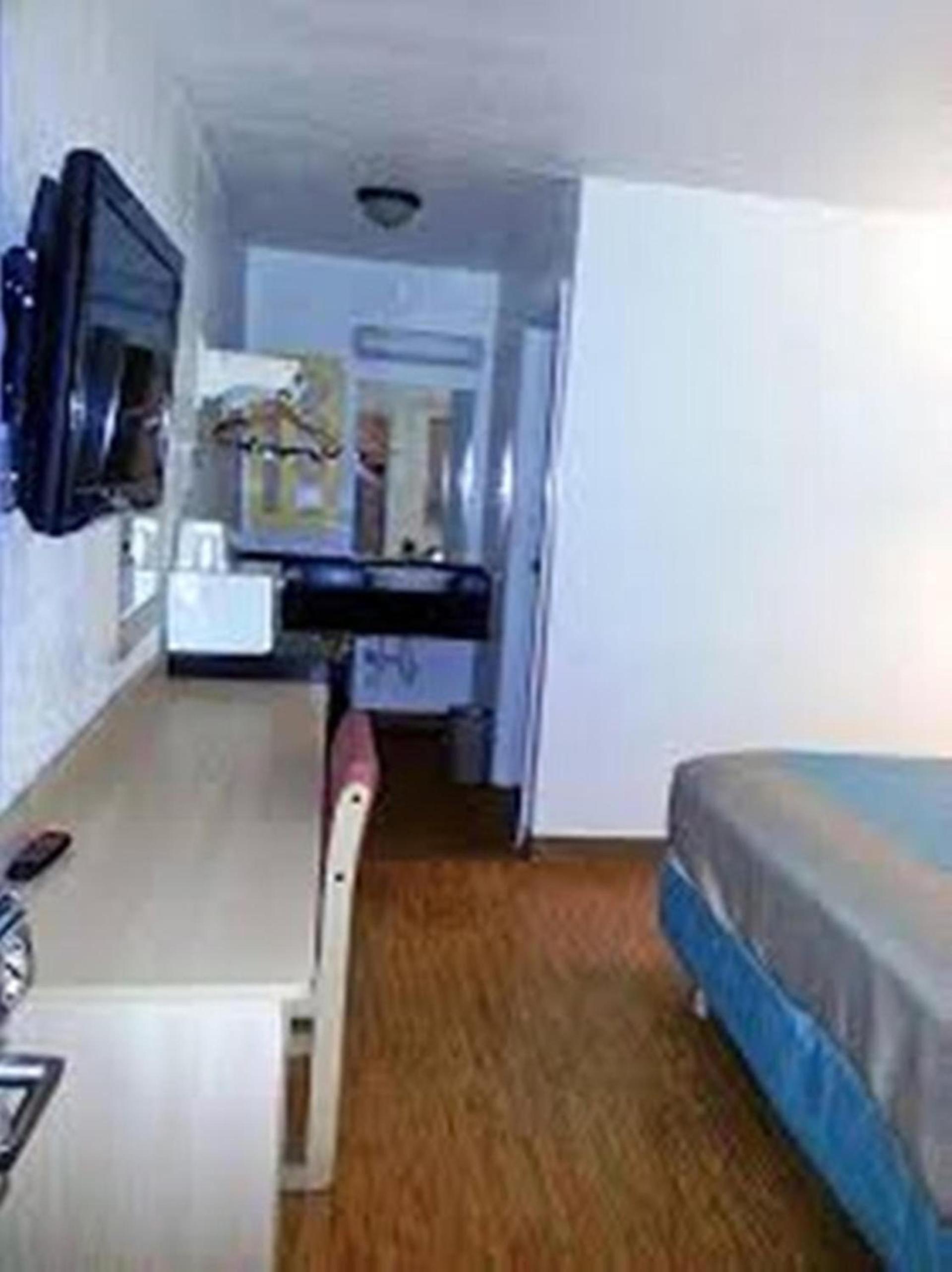 Motel 6-Carlsbad, NM photo 2