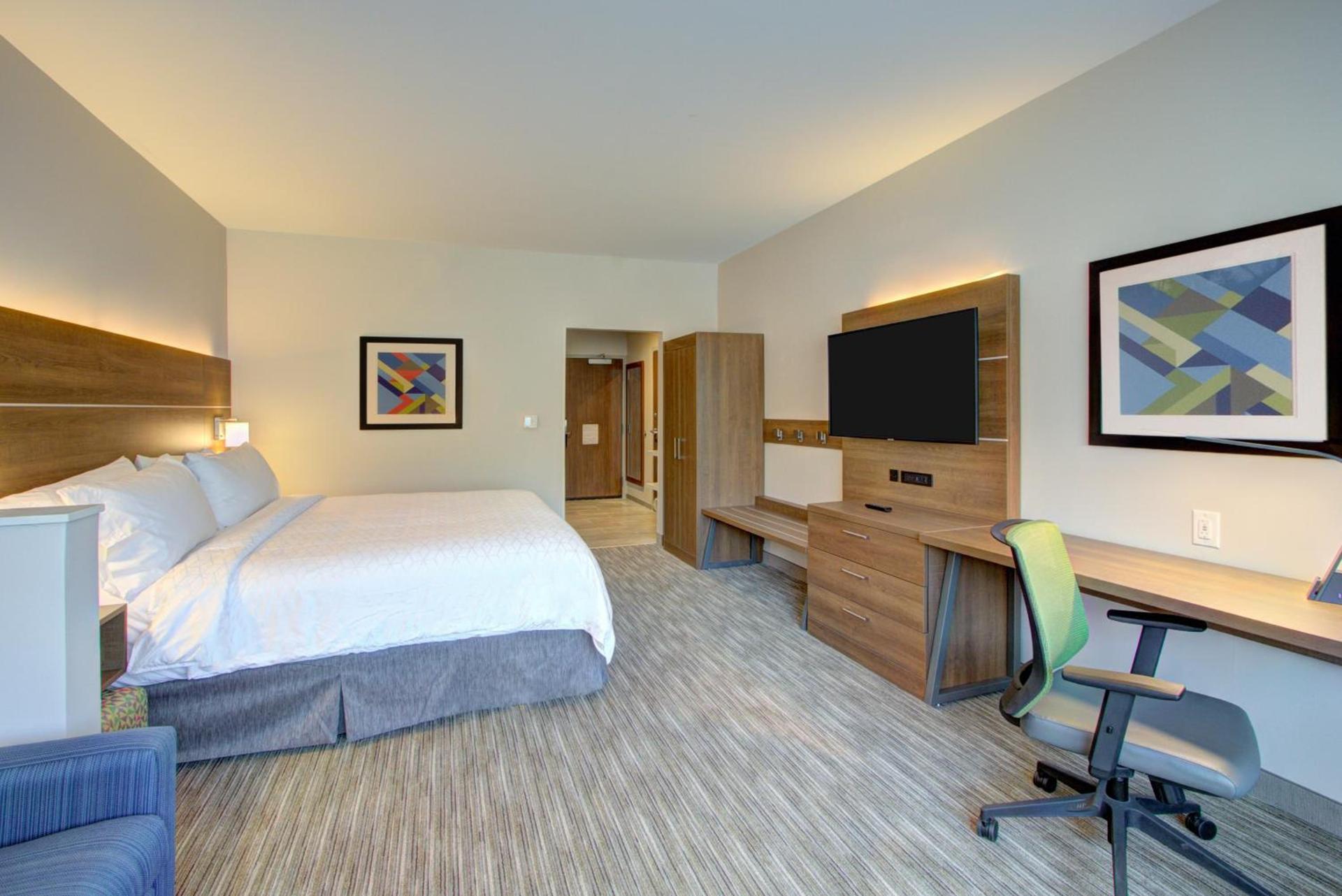 Holiday Inn Express & Suites Charlotte Southwest by IHG photo 43