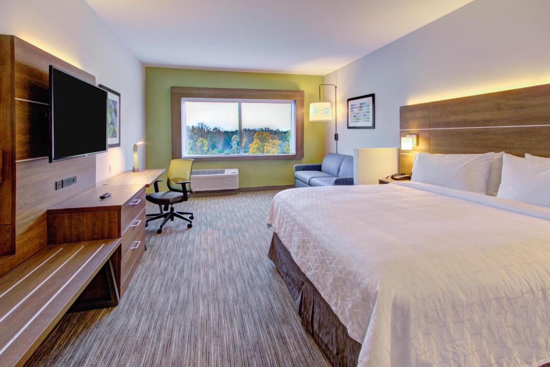 Holiday Inn Express & Suites Charlotte Southwest by IHG photo 45