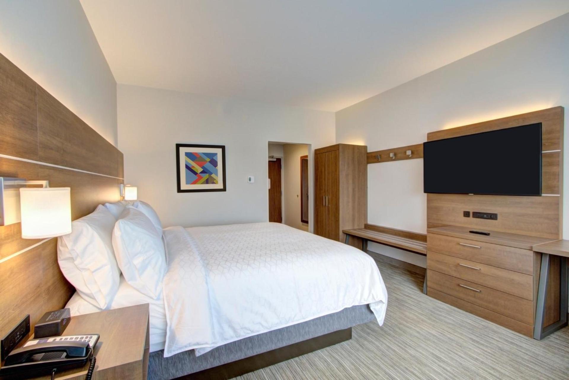 Holiday Inn Express & Suites Charlotte Southwest by IHG photo 41