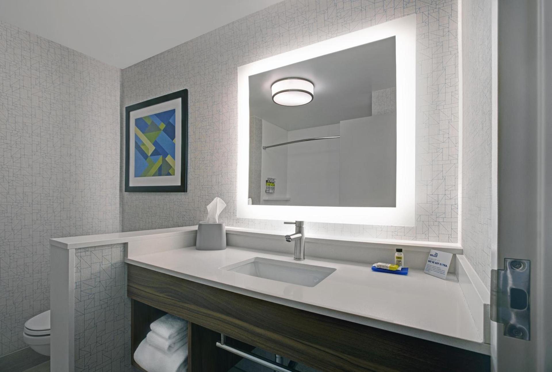 Holiday Inn Express - Milwaukee Downtown by IHG photo 71