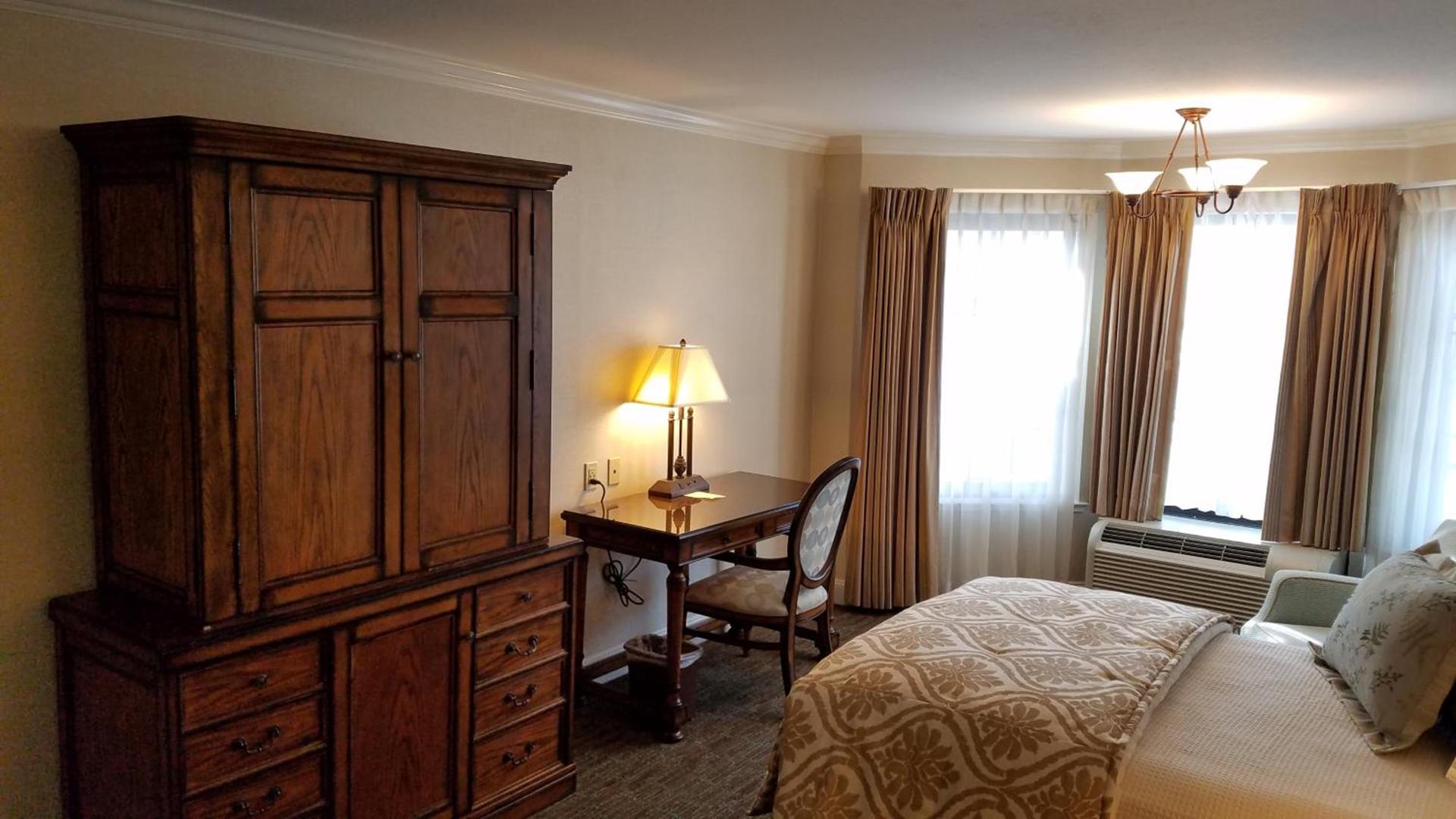 Chelsea Inn photo 44