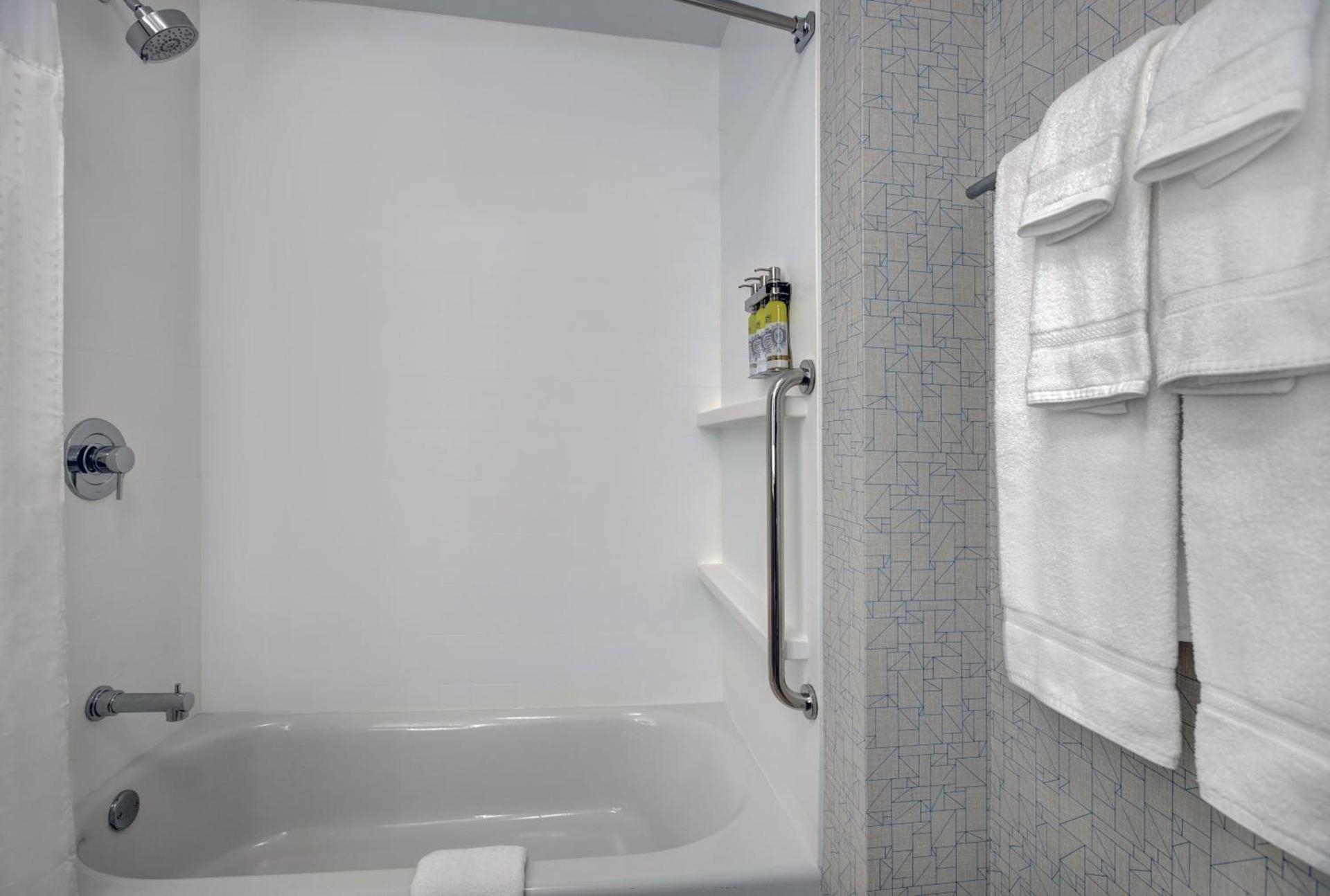 Holiday Inn Express - Milwaukee Downtown by IHG photo 46