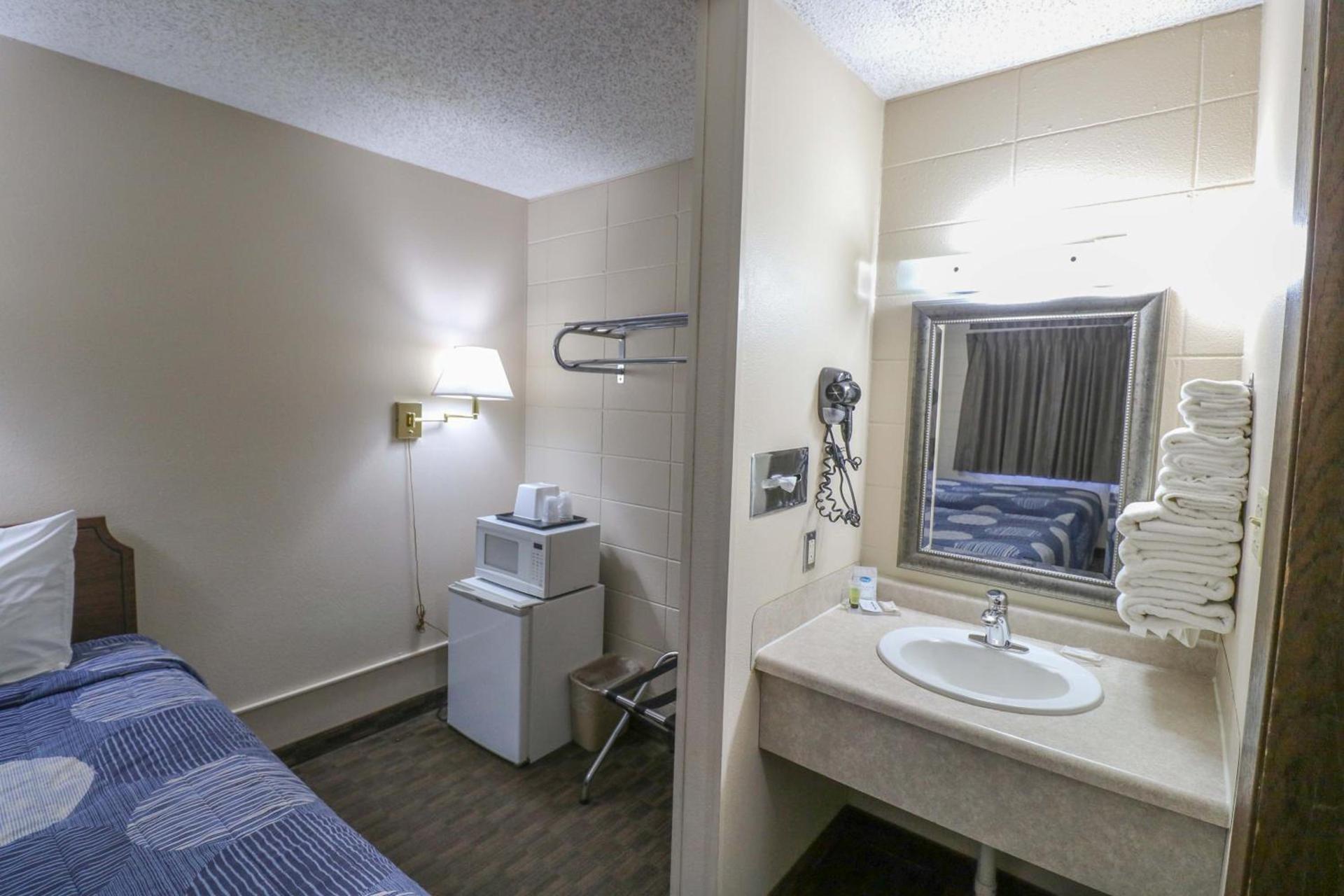 Bear Lodge Motel photo 19