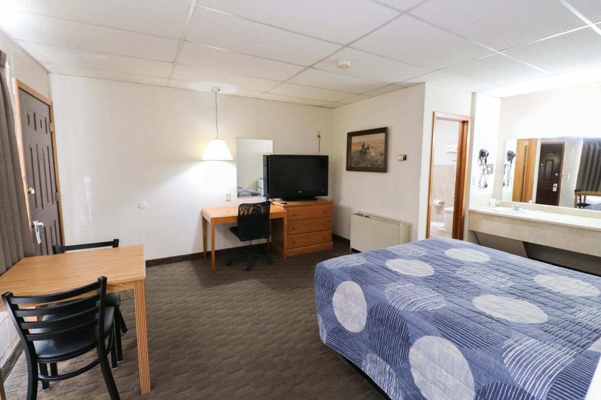 Bear Lodge Motel photo 12