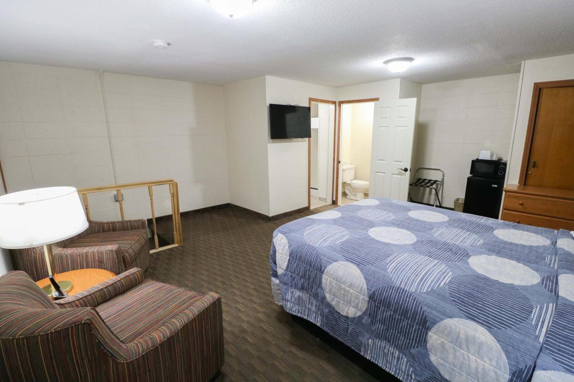 Bear Lodge Motel photo 9