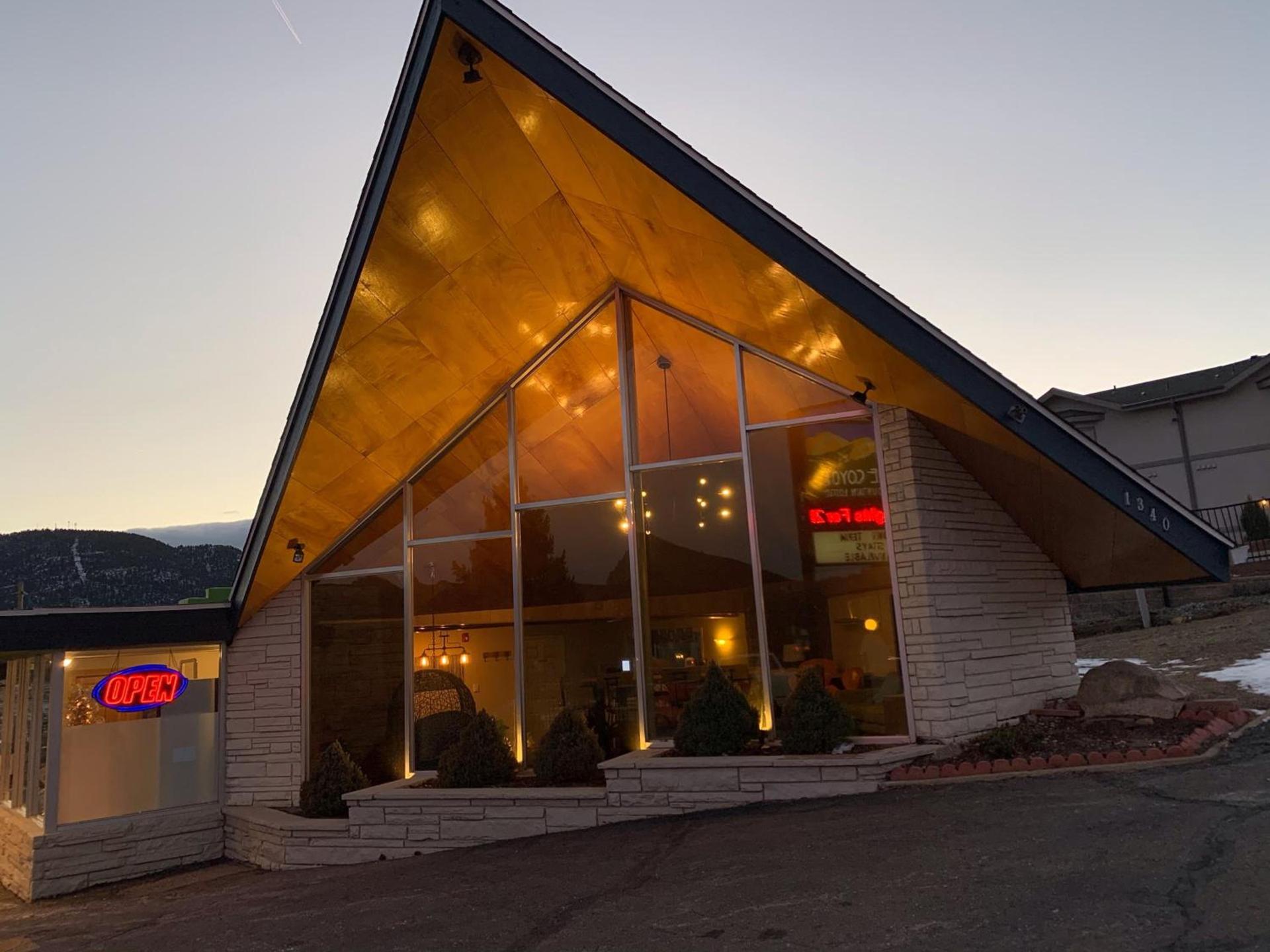 Coyote Mountain Lodge photo 100