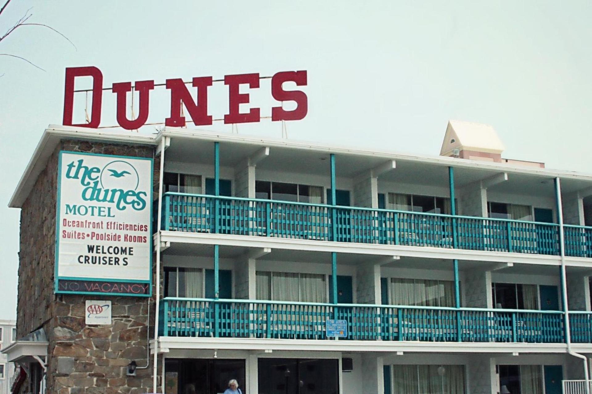 Dunes Court photo 13