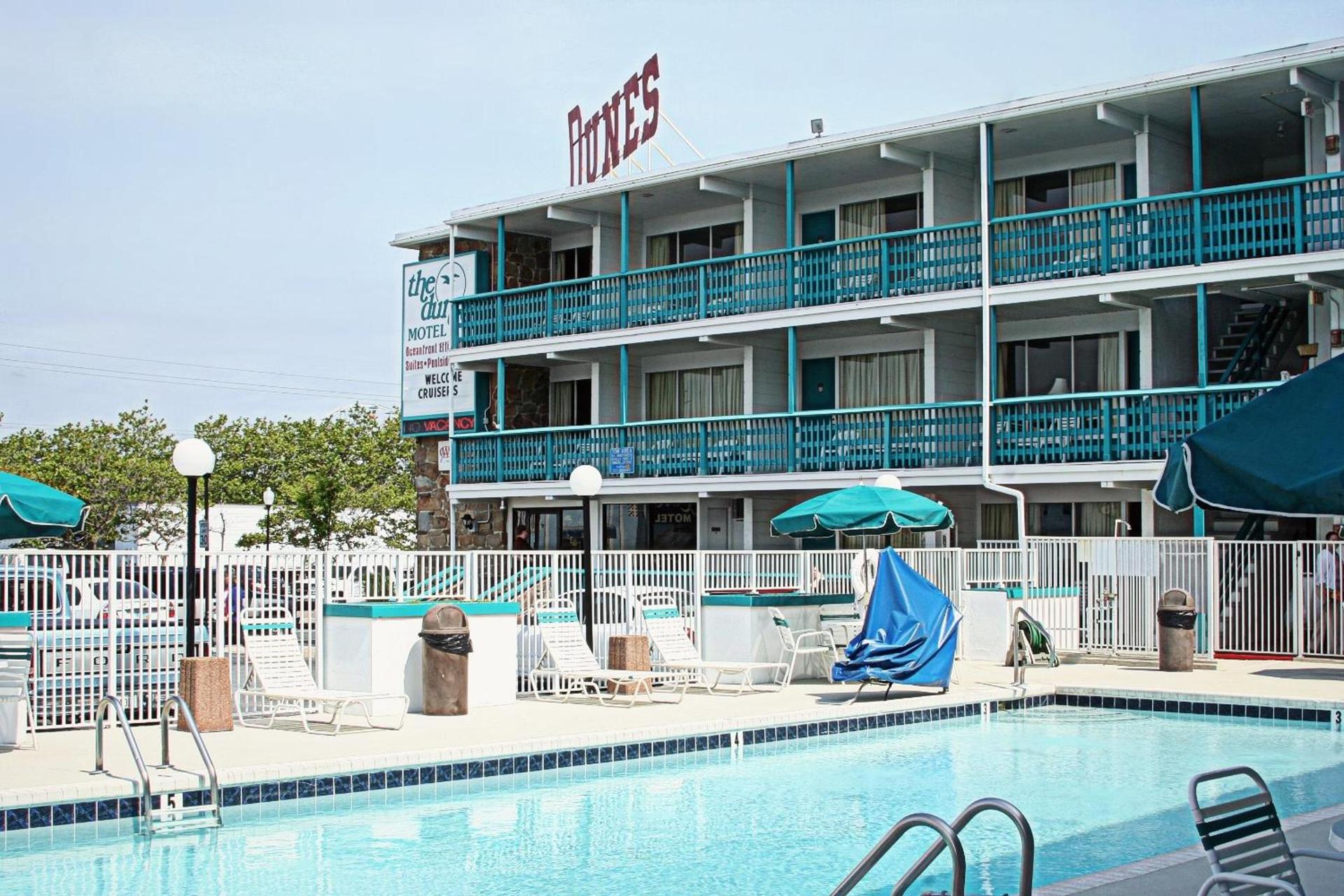 Dunes Court photo 11