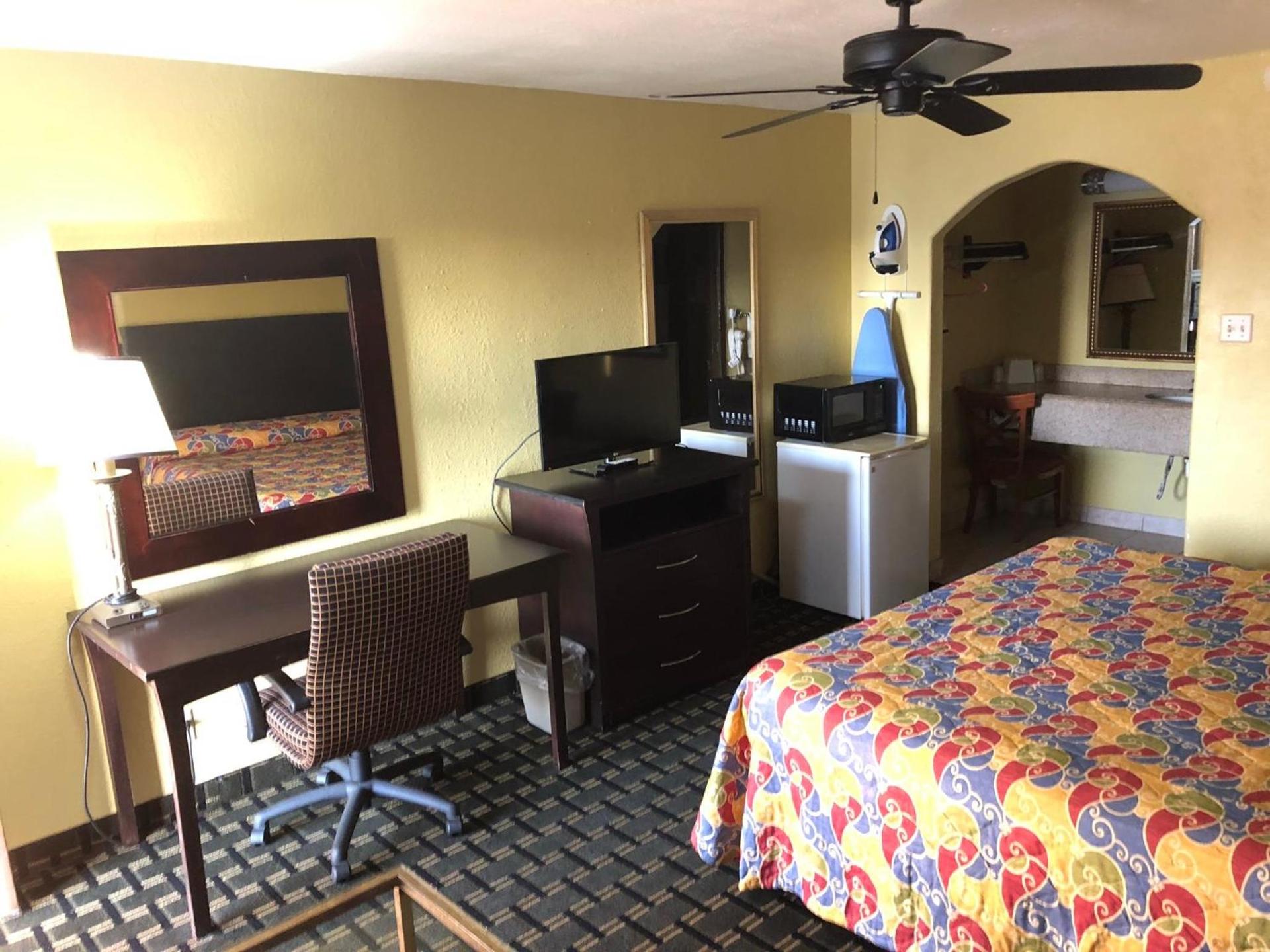Kings Inn Mexia photo 24