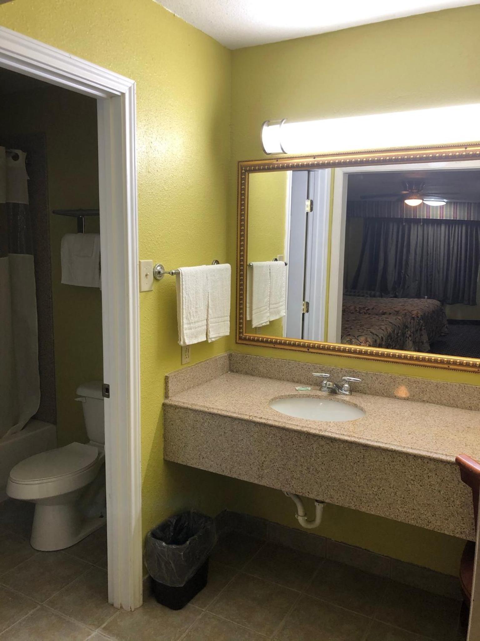 Kings Inn Mexia photo 17