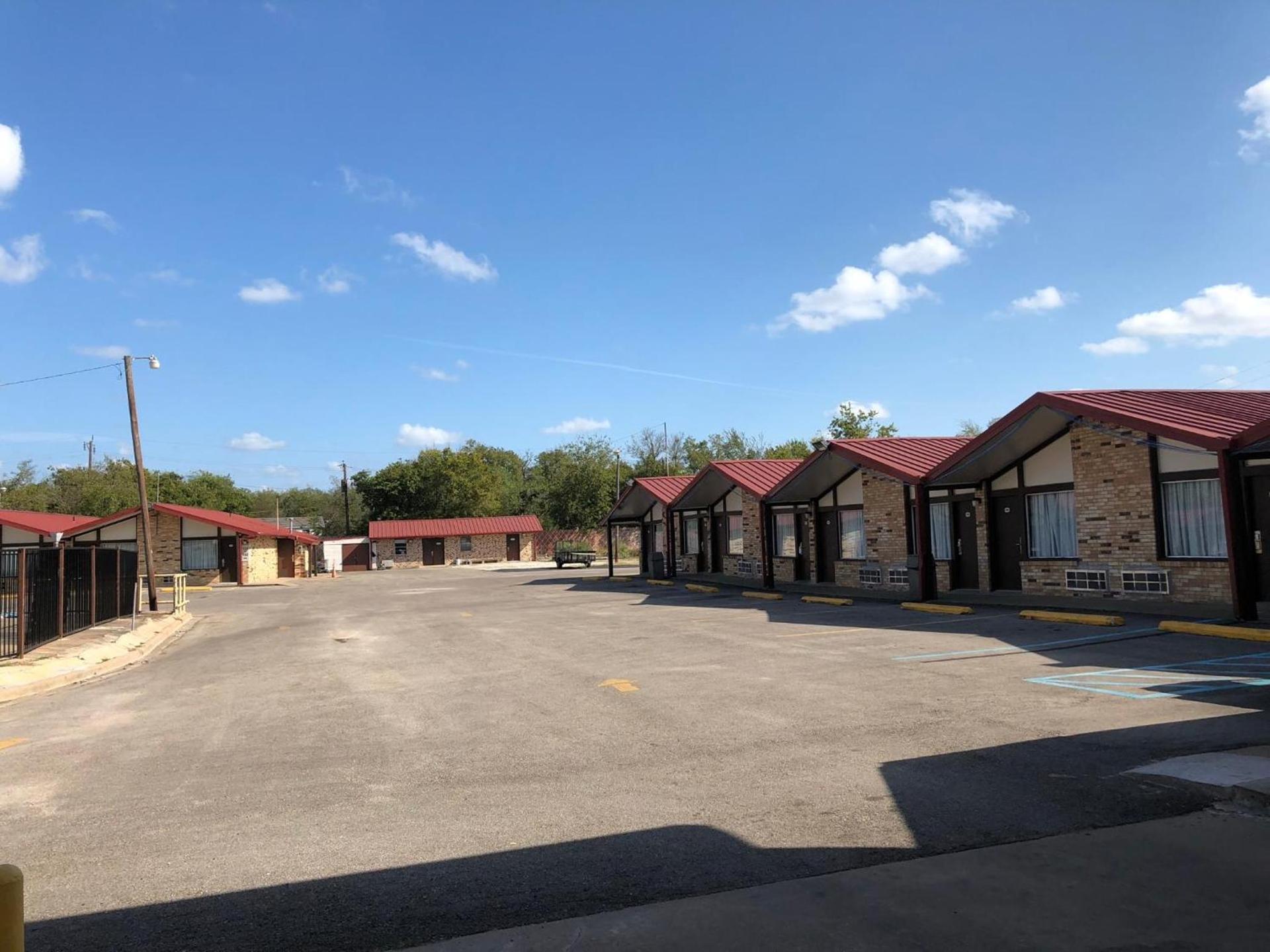 Kings Inn Mexia photo 3