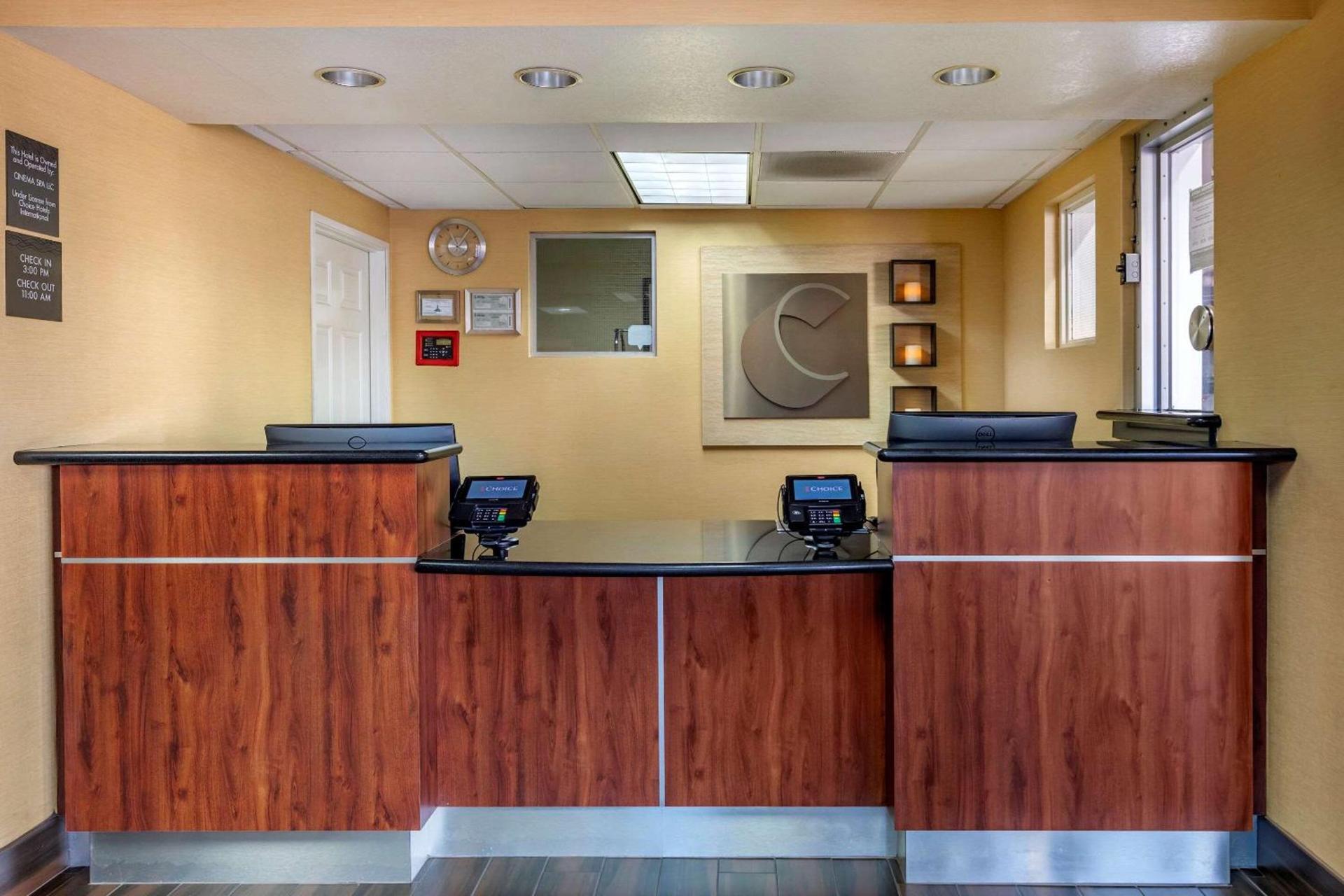 Comfort Inn & Suites Near Universal - N Hollywood - Burbank photo 3