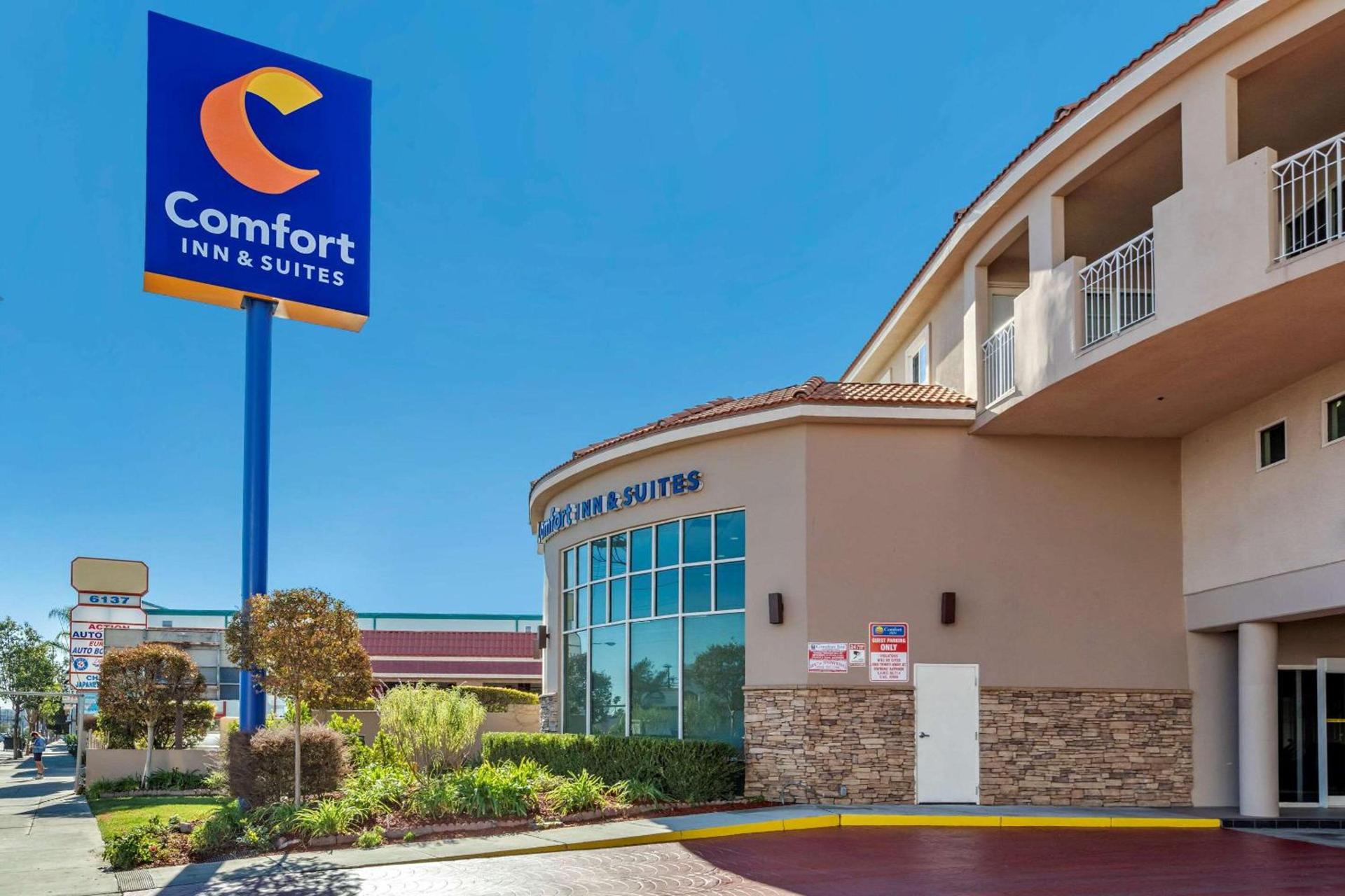 Comfort Inn & Suites Near Universal - N Hollywood - Burbank photo 1