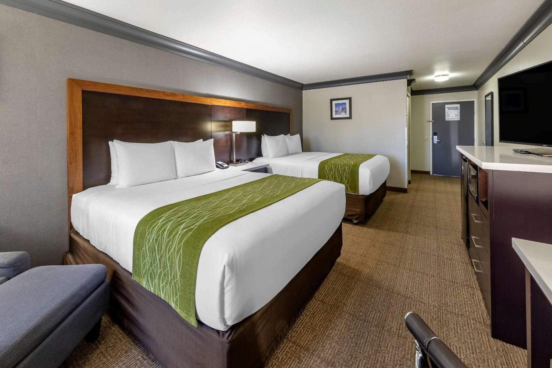 Comfort Inn & Suites Near Universal - N Hollywood - Burbank photo 48