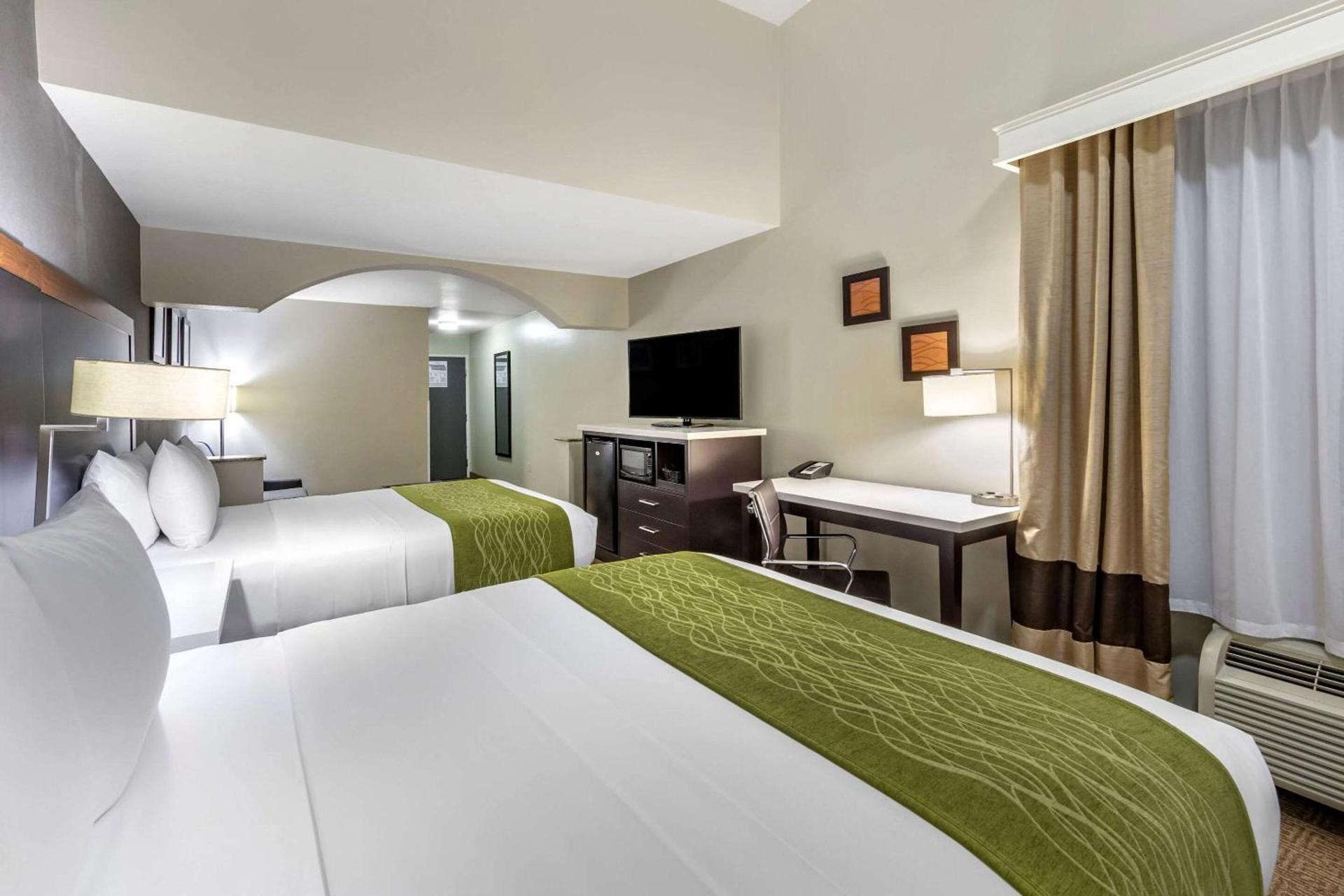 Comfort Inn & Suites Near Universal - N Hollywood - Burbank photo 35