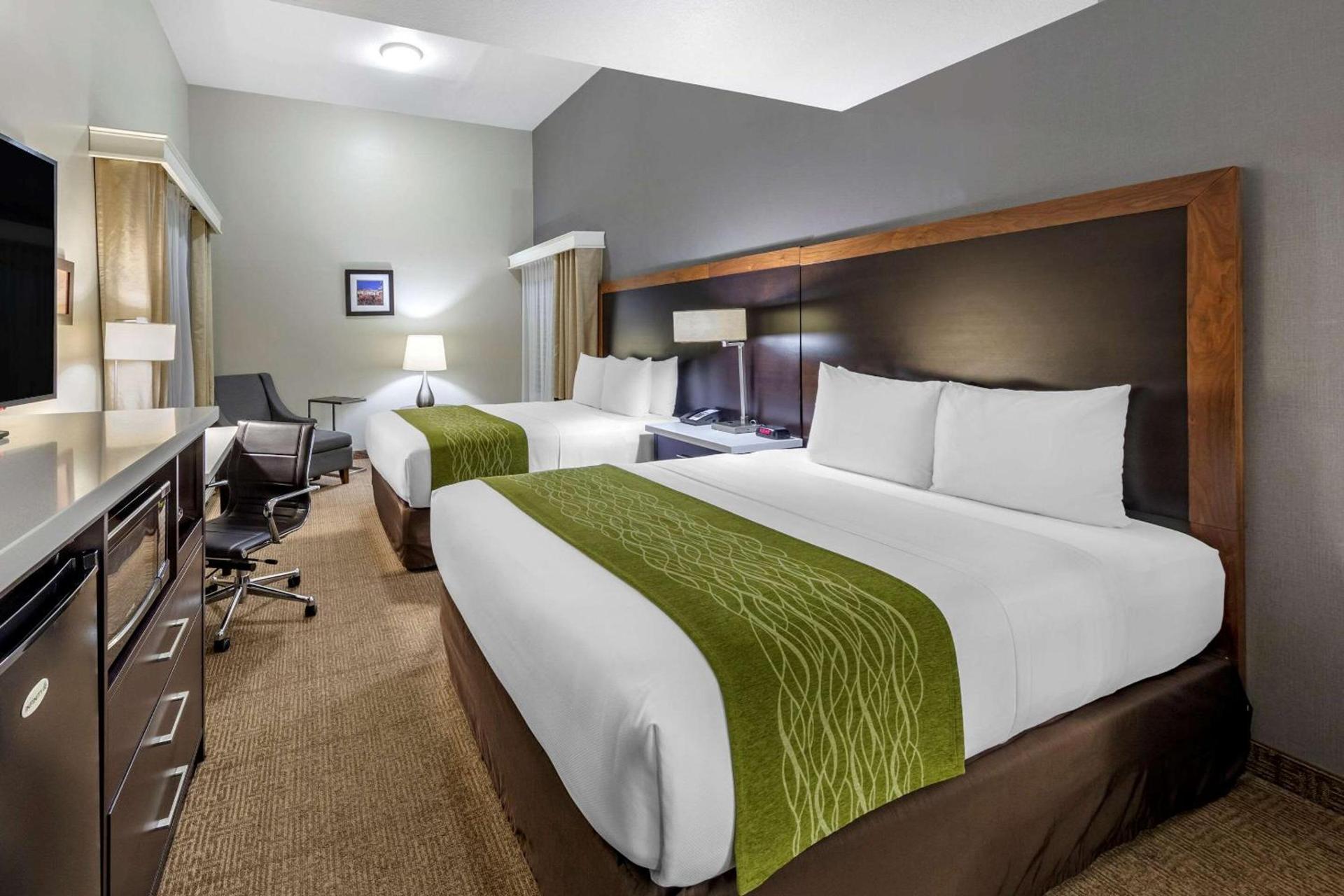Comfort Inn & Suites Near Universal - N Hollywood - Burbank photo 37