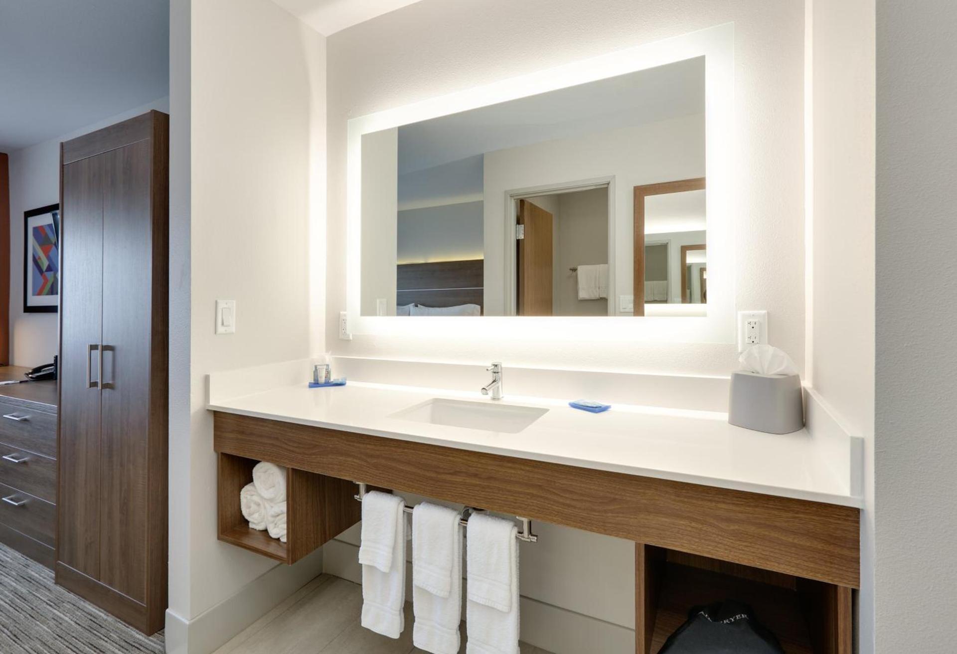 Holiday Inn Express Scottsbluff - Gering by IHG photo 34