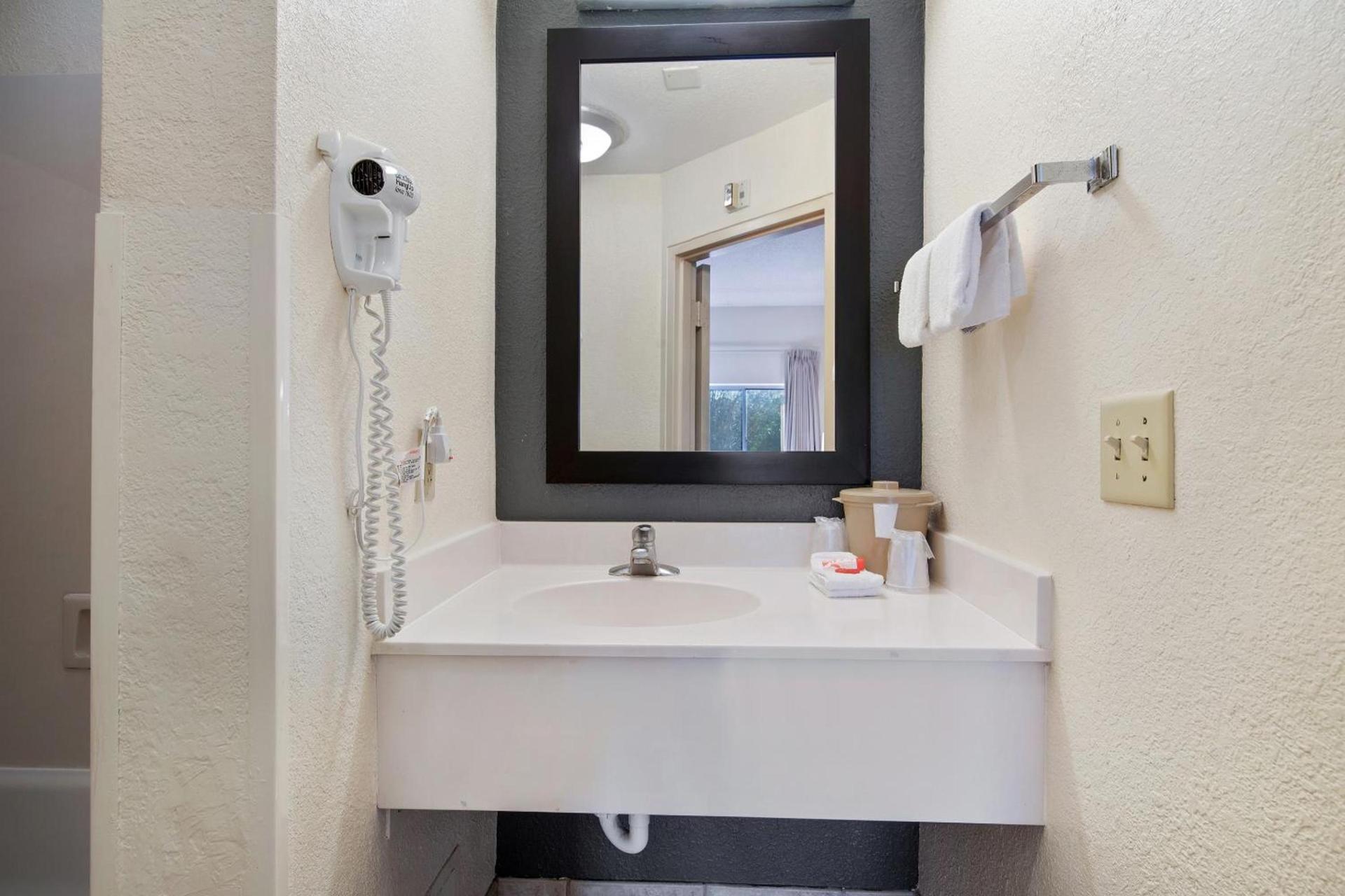 Suburban Studios Orlando - Ocoee-Winter Garden photo 32