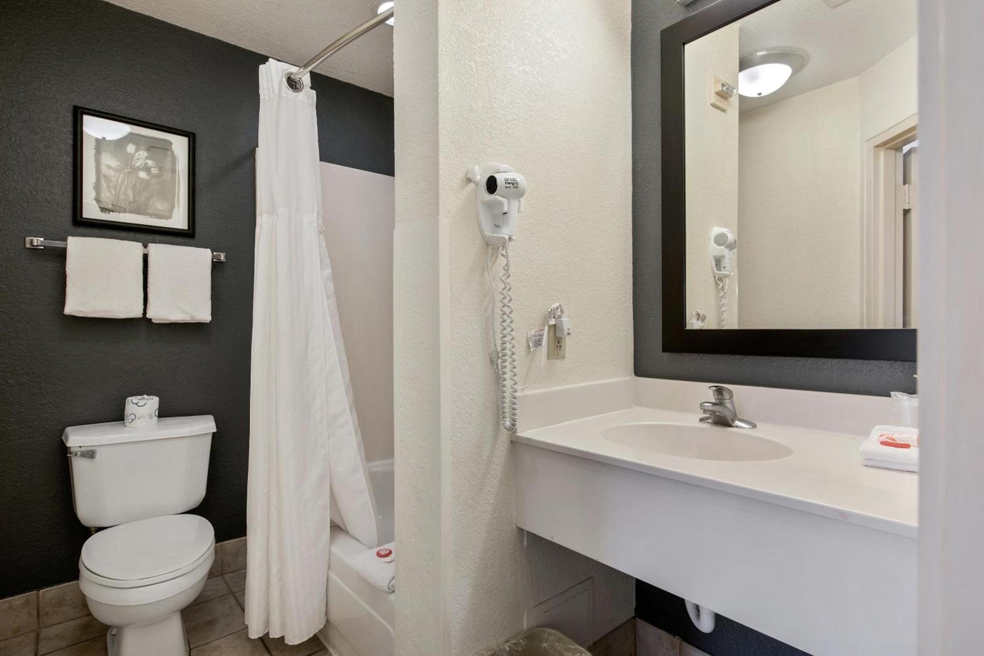 Suburban Studios Orlando - Ocoee-Winter Garden photo 38