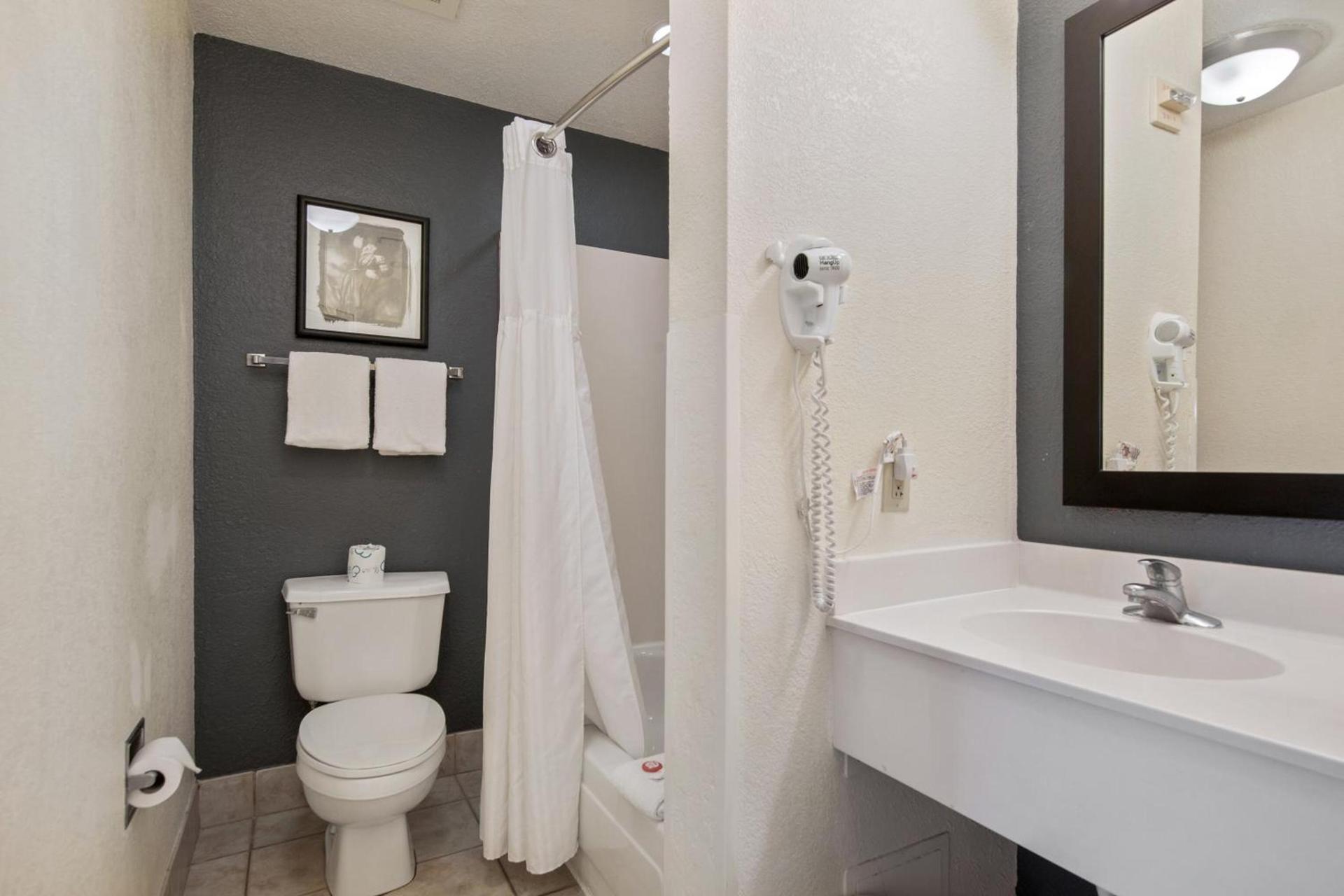 Suburban Studios Orlando - Ocoee-Winter Garden photo 37