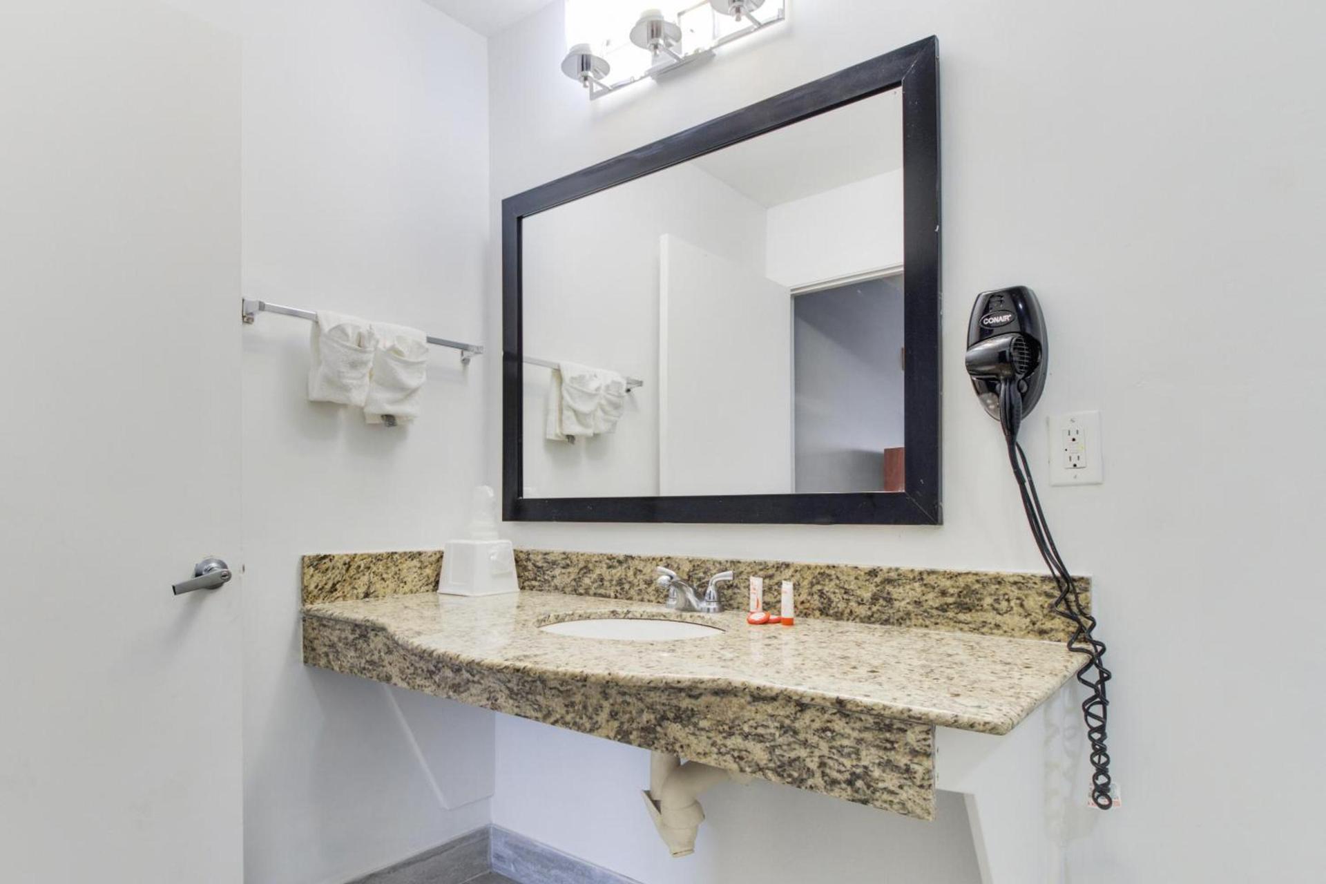 OYO Hotel Ingleside TX photo 42