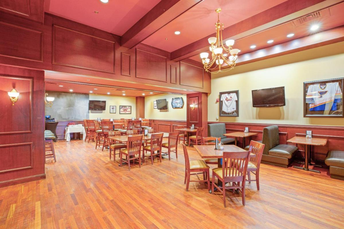 OYO Hotel St Louis Downtown City Center MO photo 16