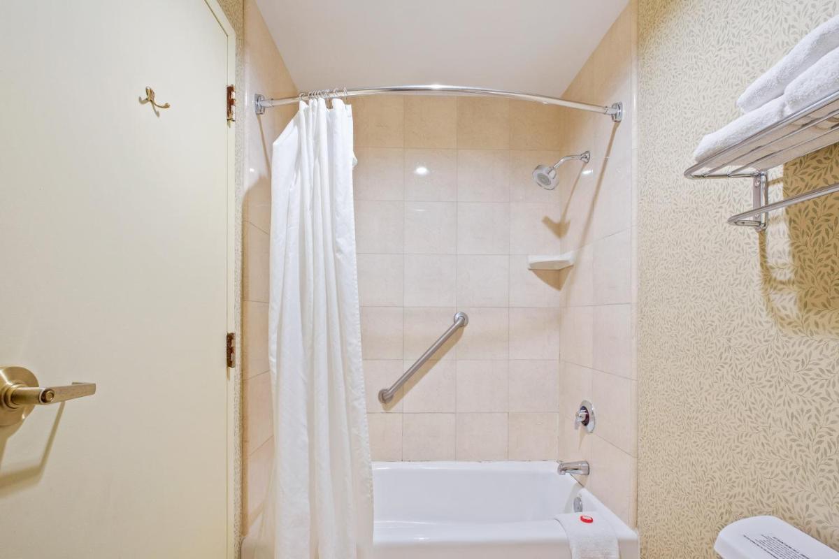 OYO Hotel St Louis Downtown City Center MO photo 56