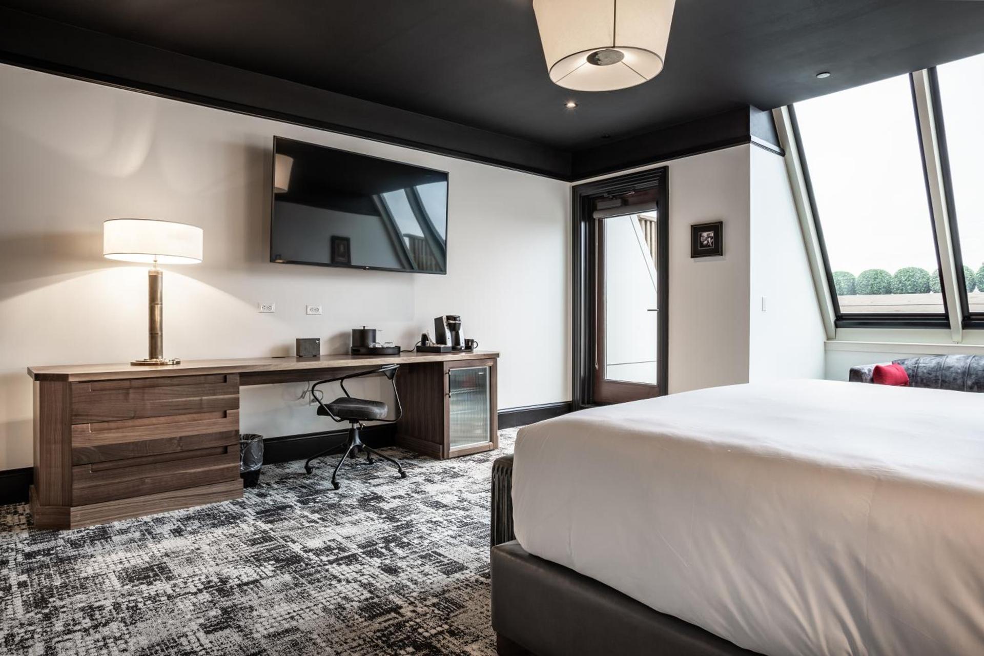 Bottleworks Hotel photo 2