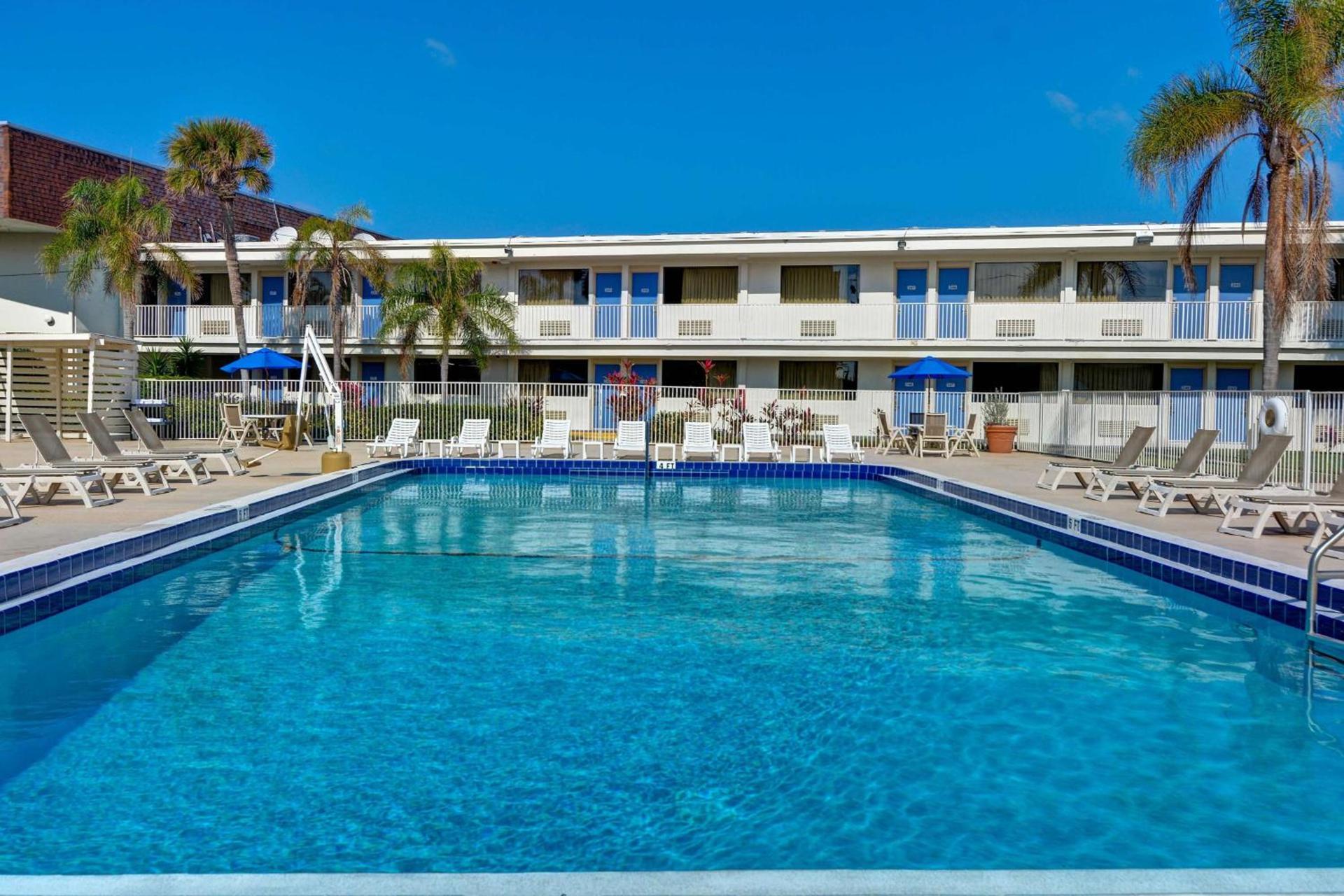 Motel 6-Cocoa Beach, FL photo 3