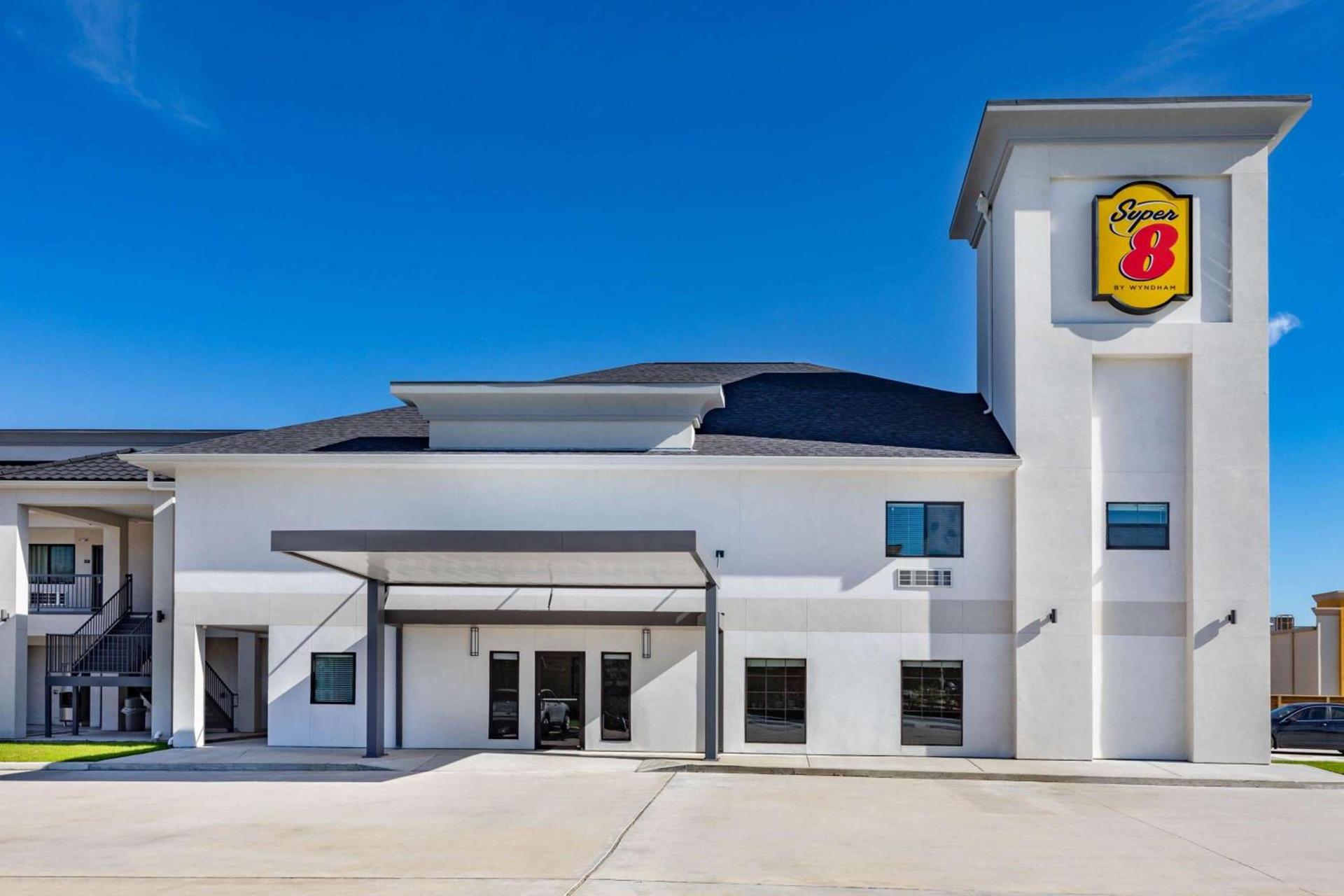 Super 8 by Wyndham Houston NW Beltway 8-West Rd photo 5