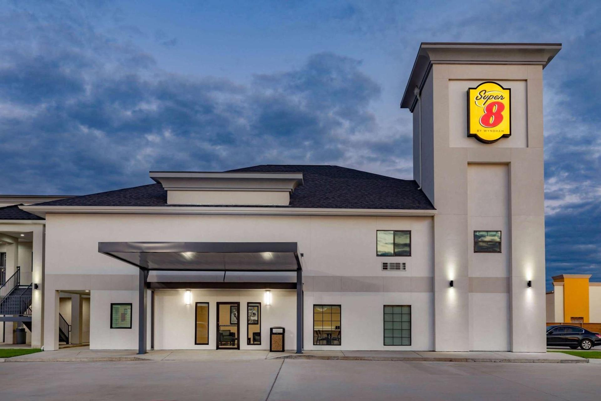 Super 8 by Wyndham Houston NW Beltway 8-West Rd photo 6