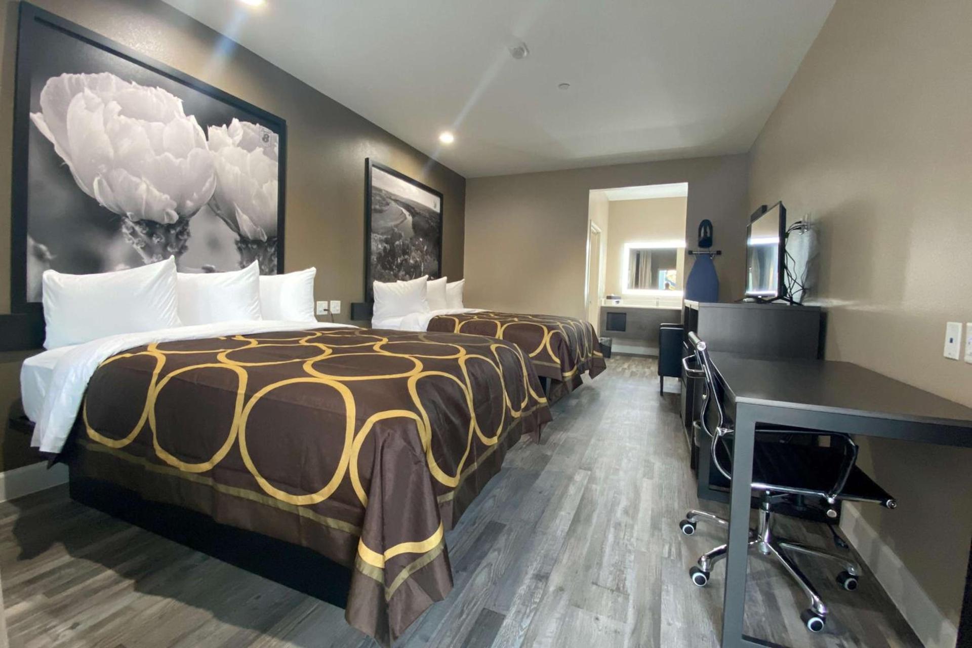 Super 8 by Wyndham Houston NW Beltway 8-West Rd photo 11