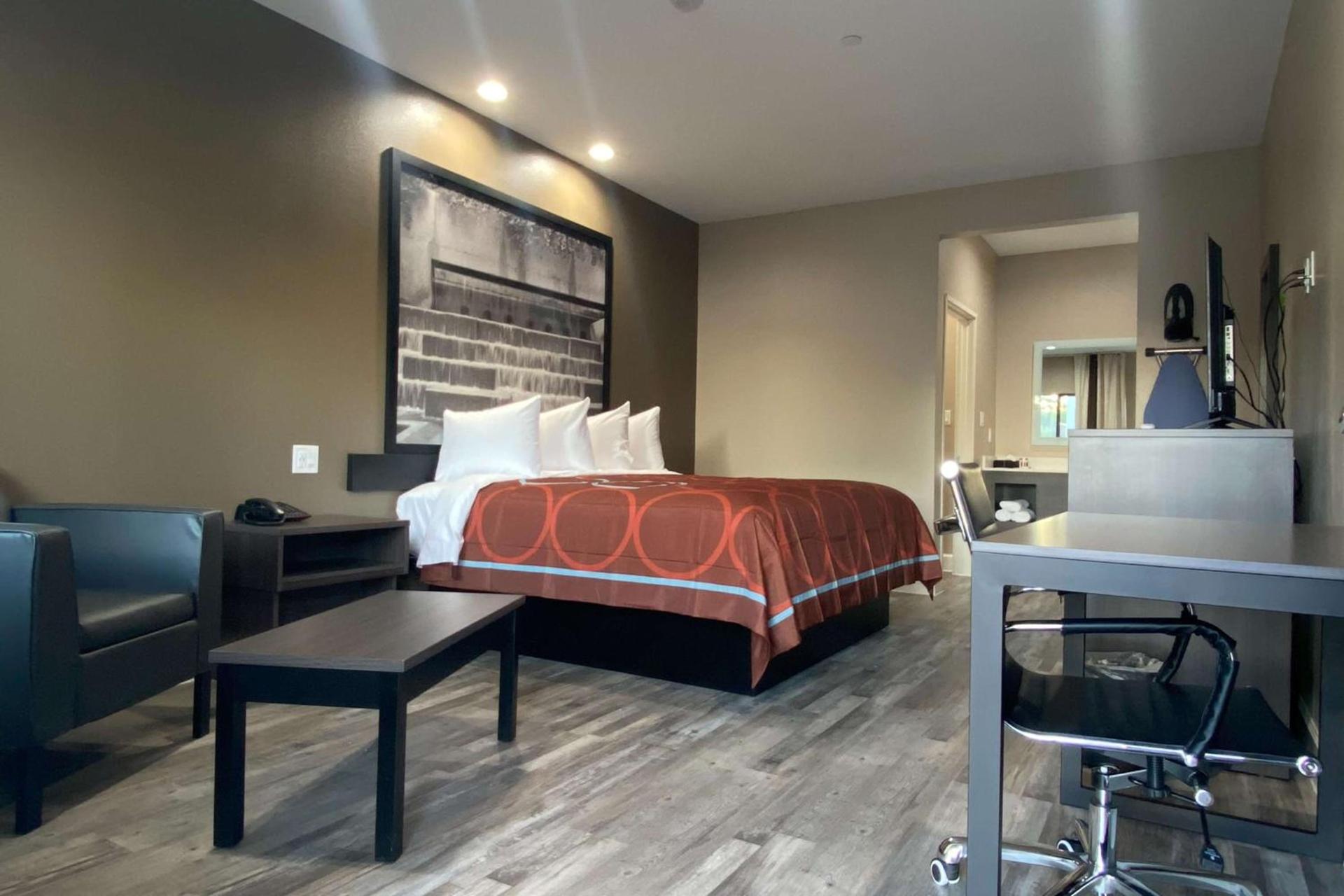 Super 8 by Wyndham Houston NW Beltway 8-West Rd photo 12