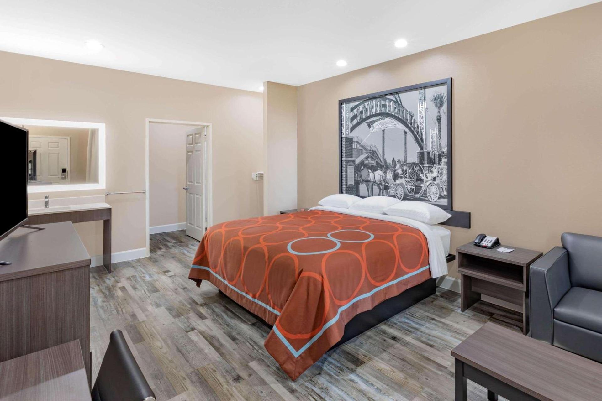 Super 8 by Wyndham Houston NW Beltway 8-West Rd photo 14