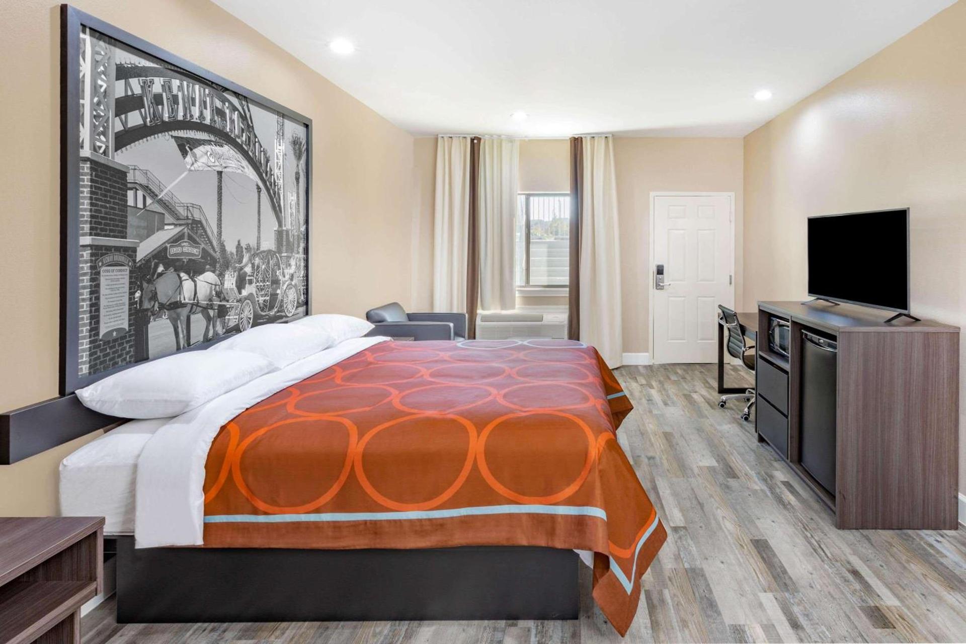 Super 8 by Wyndham Houston NW Beltway 8-West Rd photo 15