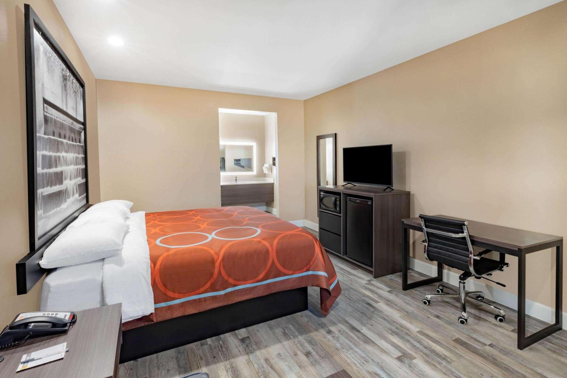 Super 8 by Wyndham Houston NW Beltway 8-West Rd photo 19