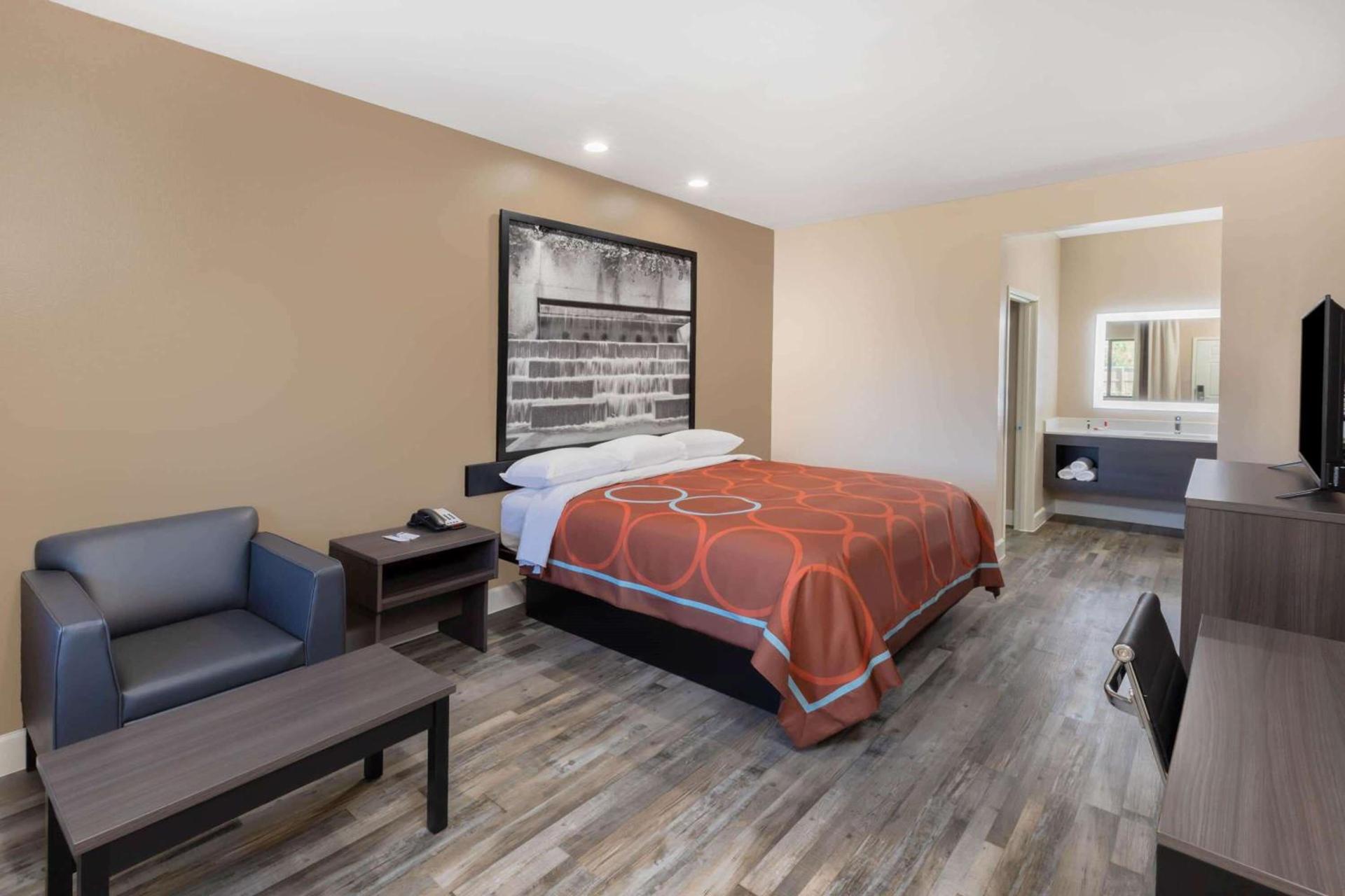 Super 8 by Wyndham Houston NW Beltway 8-West Rd photo 18