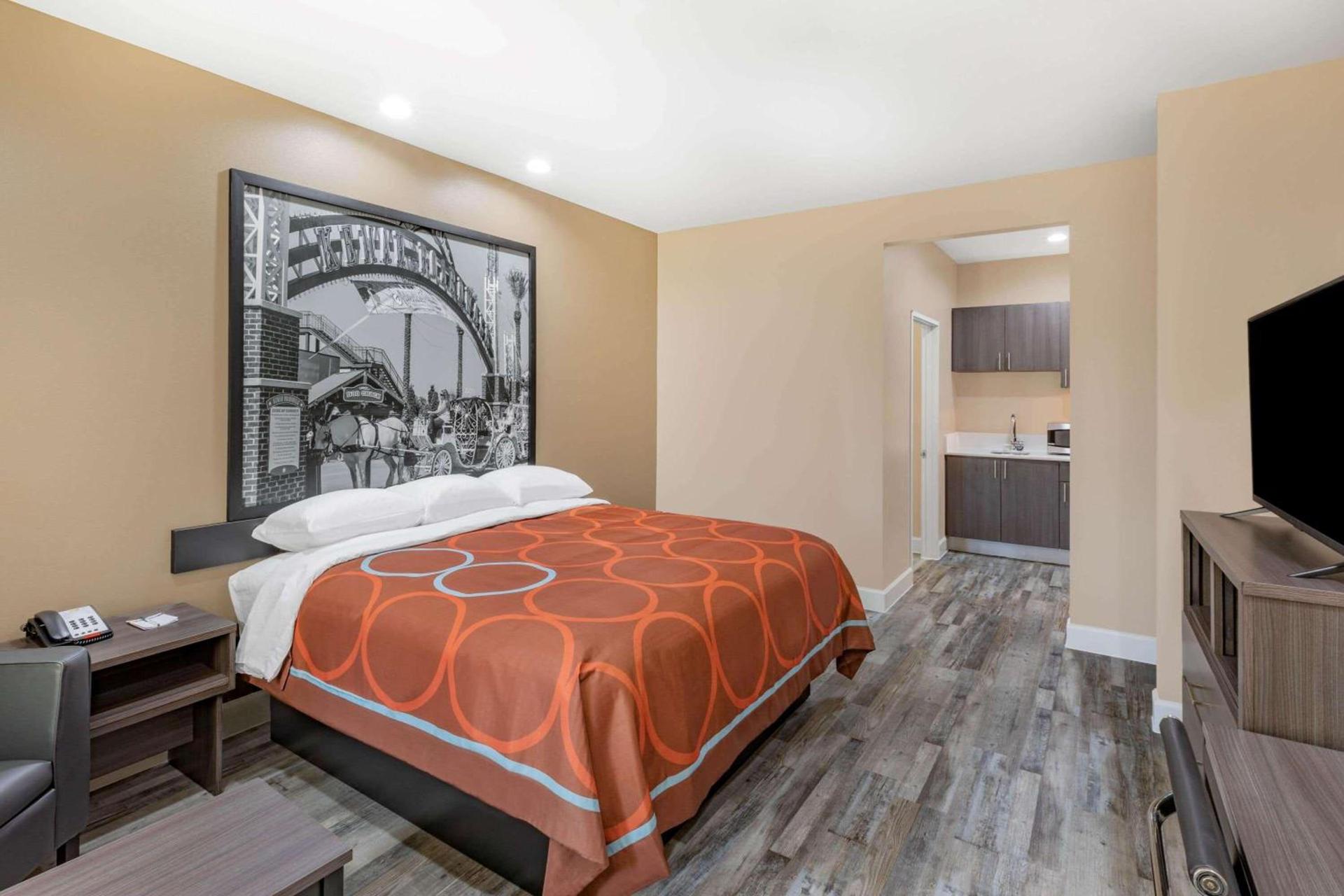 Super 8 by Wyndham Houston NW Beltway 8-West Rd photo 29