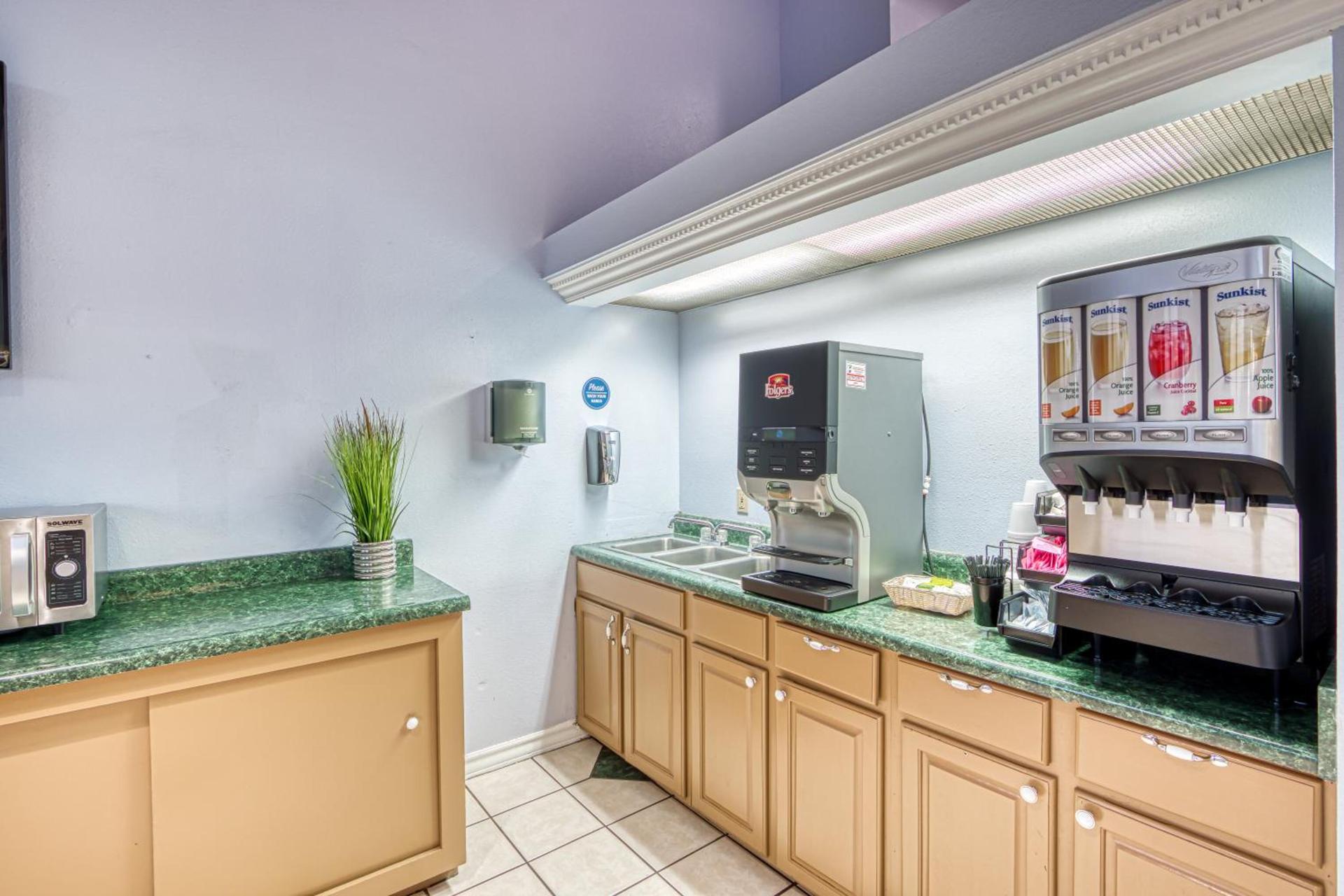 Americas Hotel - El Paso Airport / Medical Center photo 15