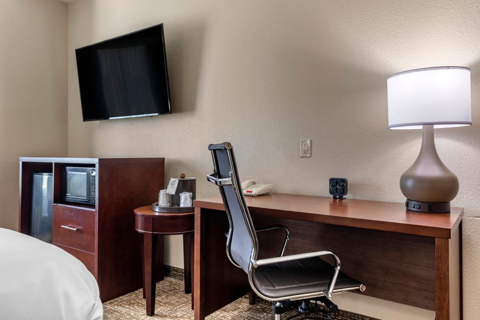 Comfort Inn & Suites Fort Worth West I-30 NAS JRB photo 22