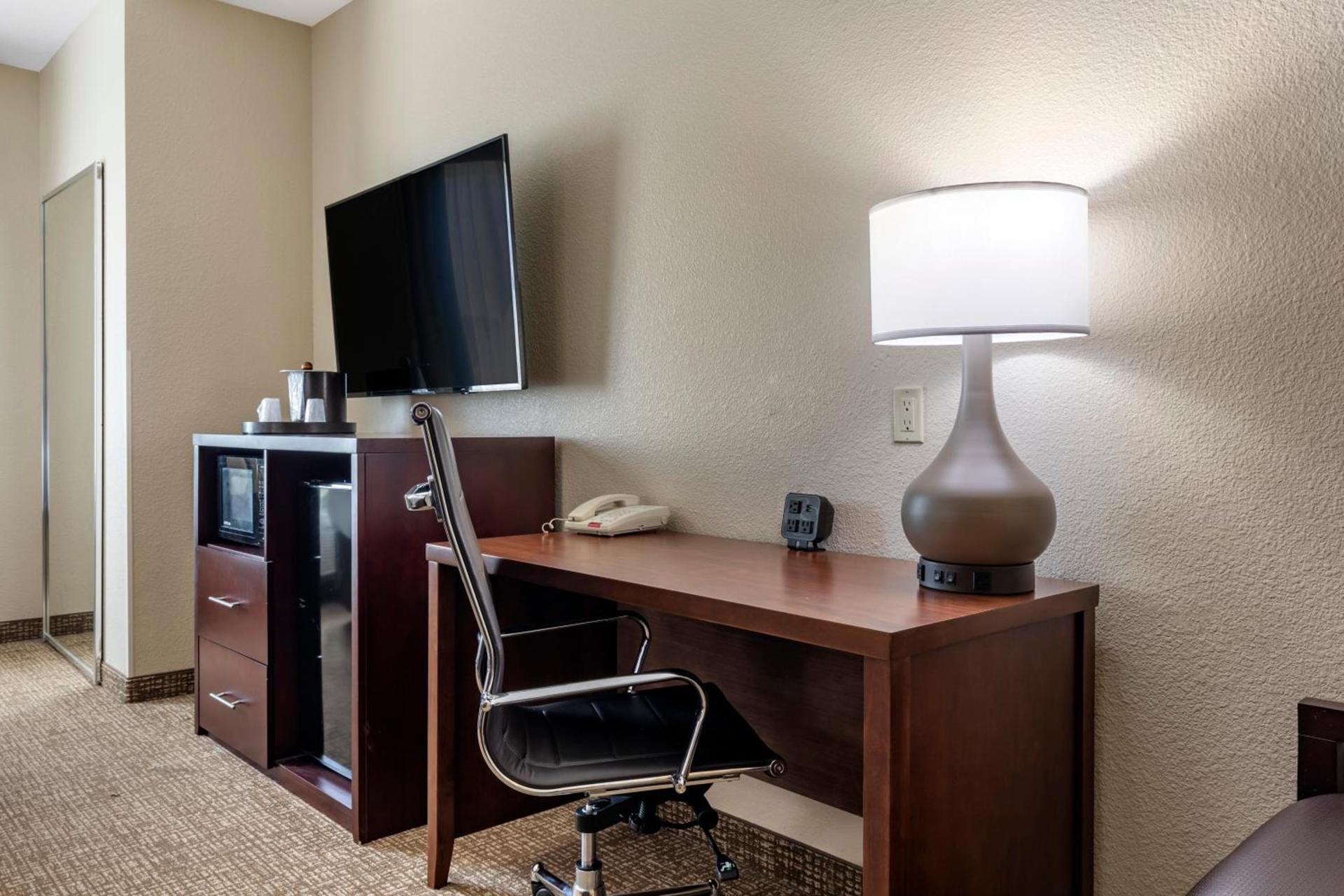 Comfort Inn & Suites Fort Worth West I-30 NAS JRB photo 31