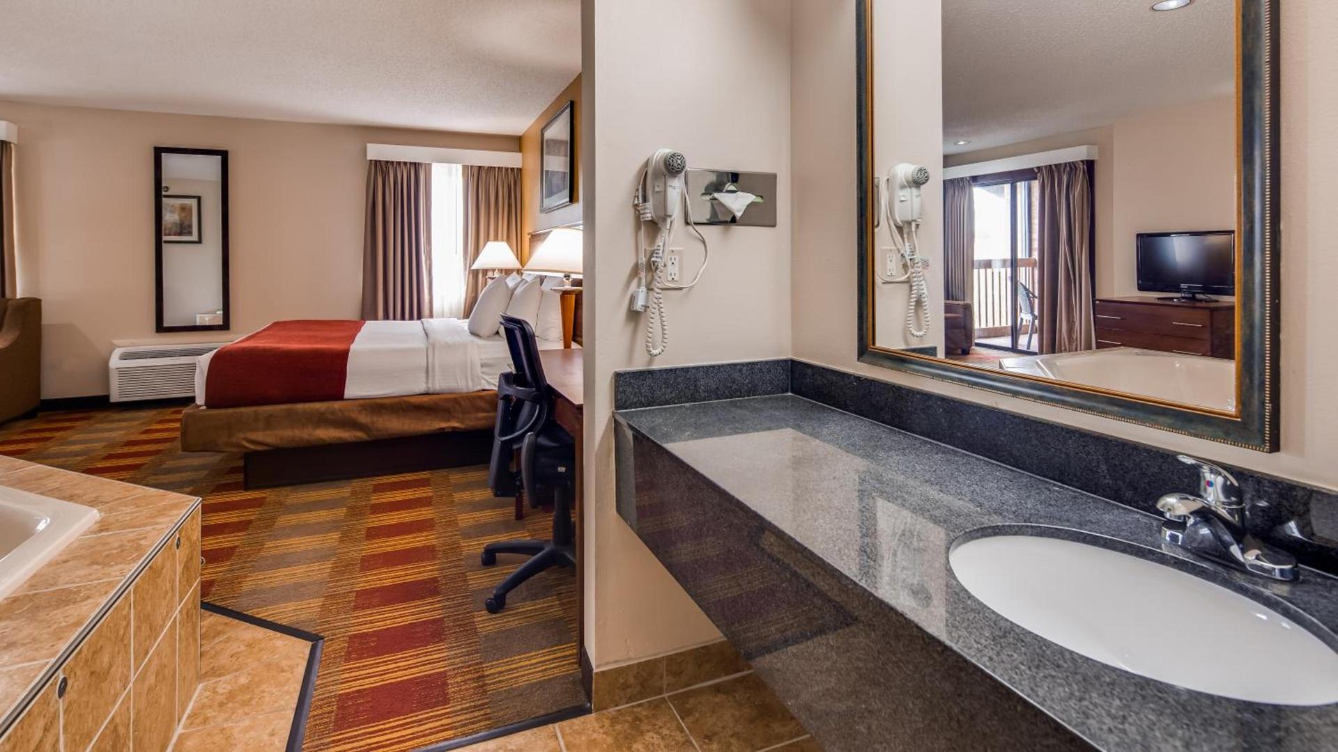 Best Western Lakewood Inn photo 41