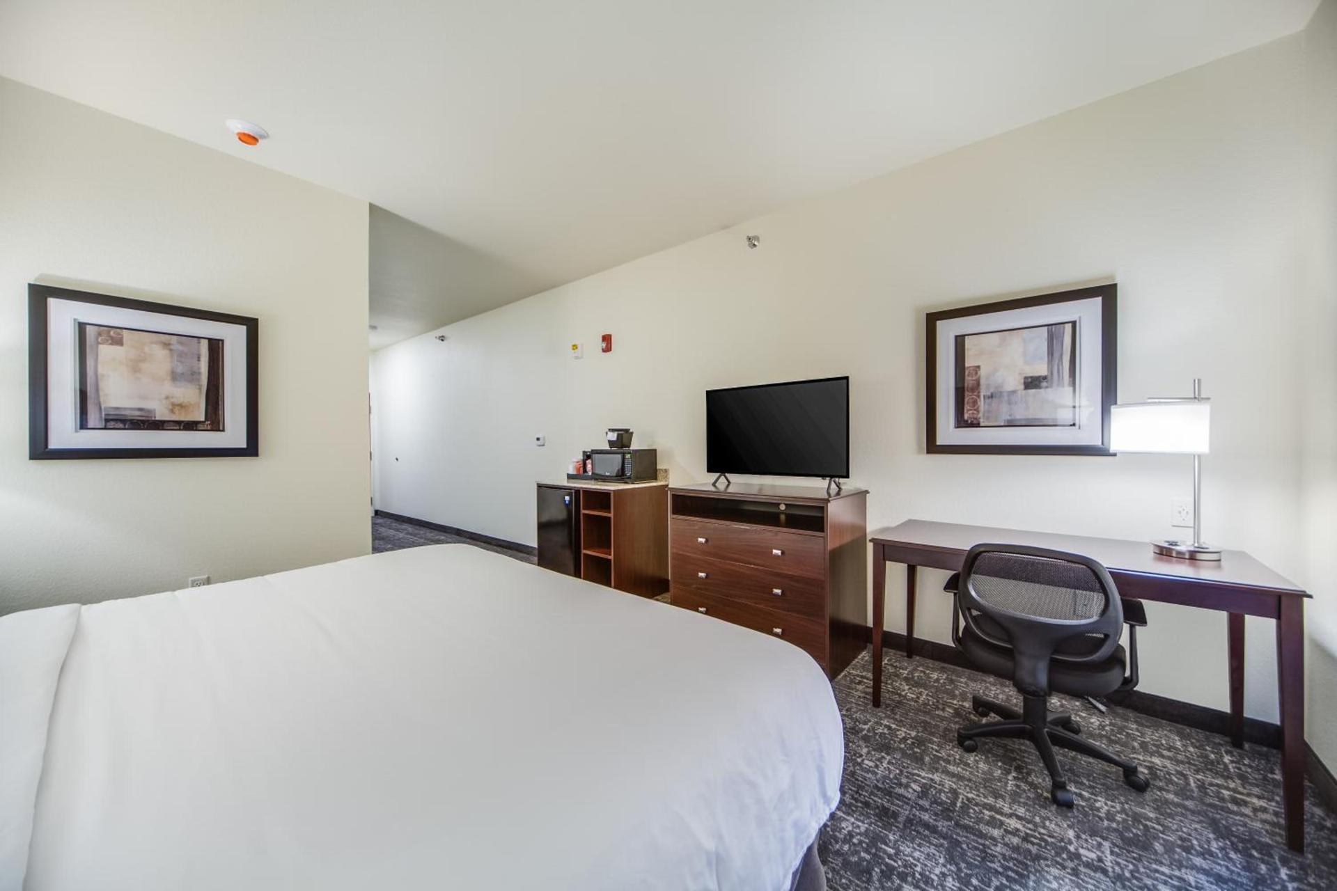 Cobblestone Hotel & Suites - Cozad photo 13