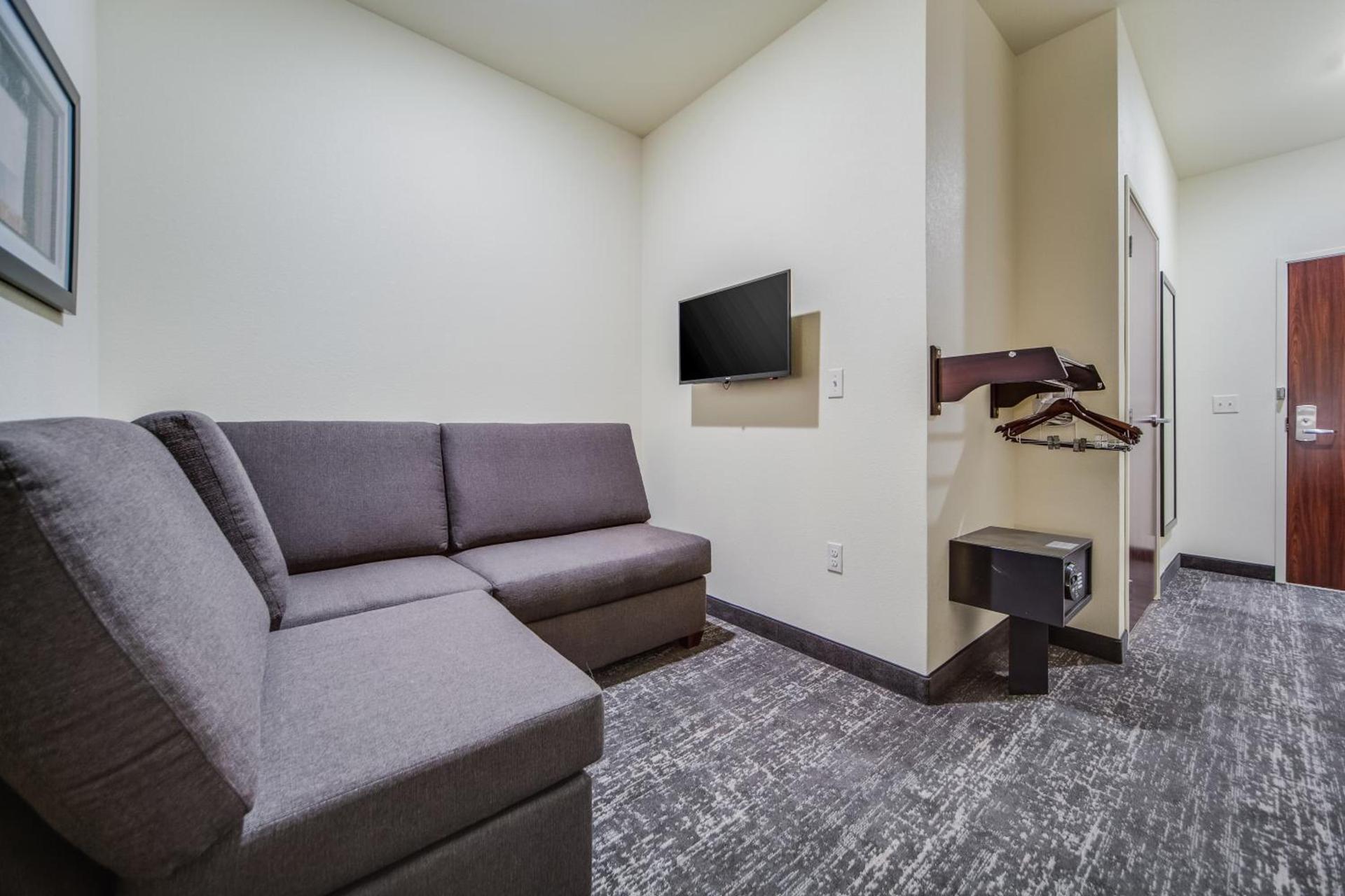 Cobblestone Hotel & Suites - Cozad photo 28