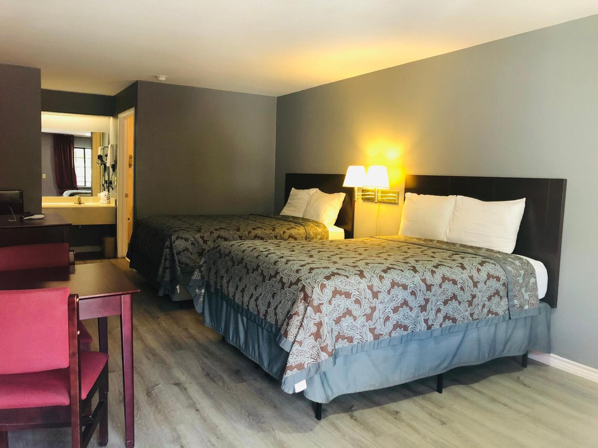 Majestic Inn photo 5