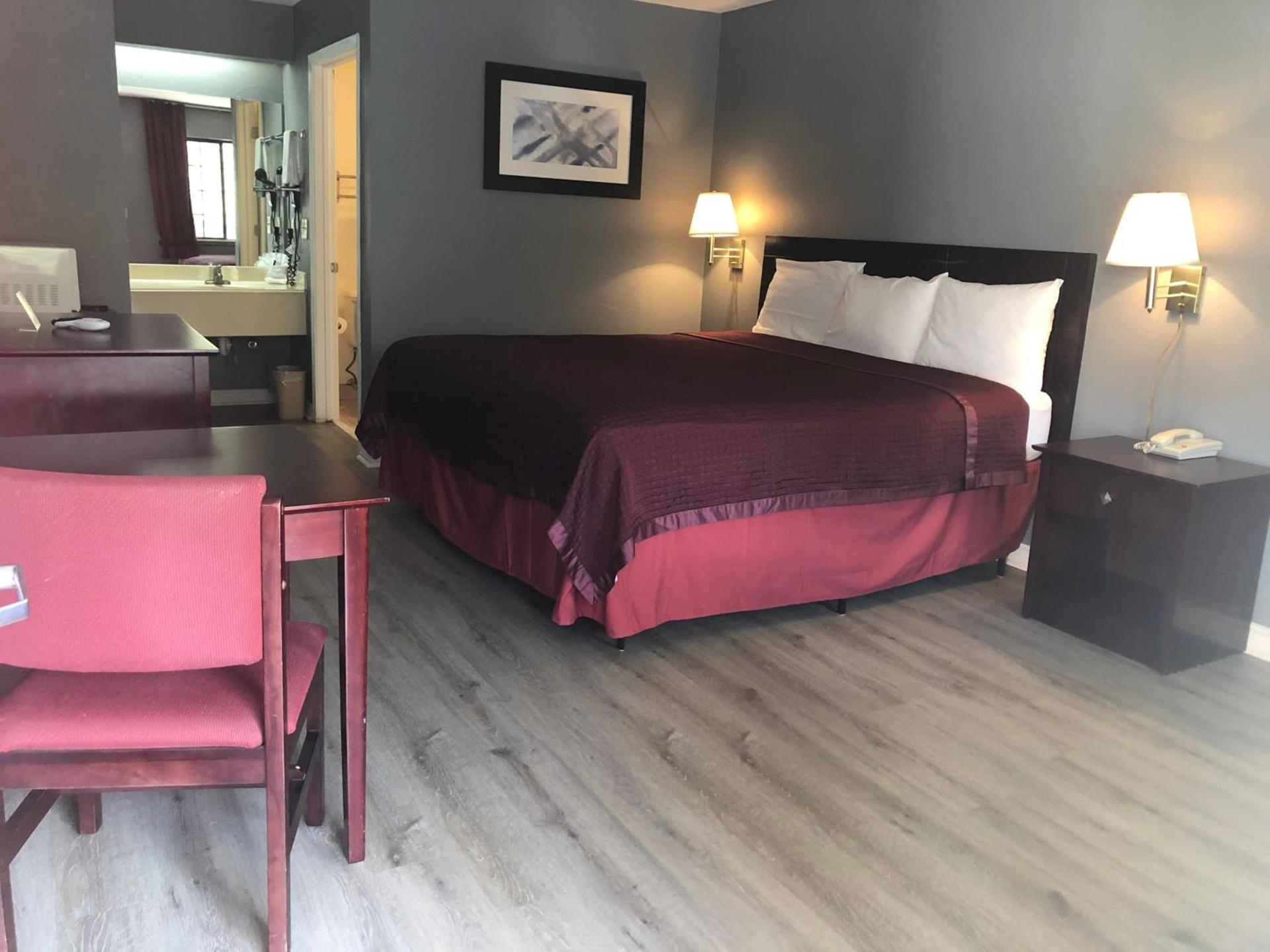 Majestic Inn photo 9