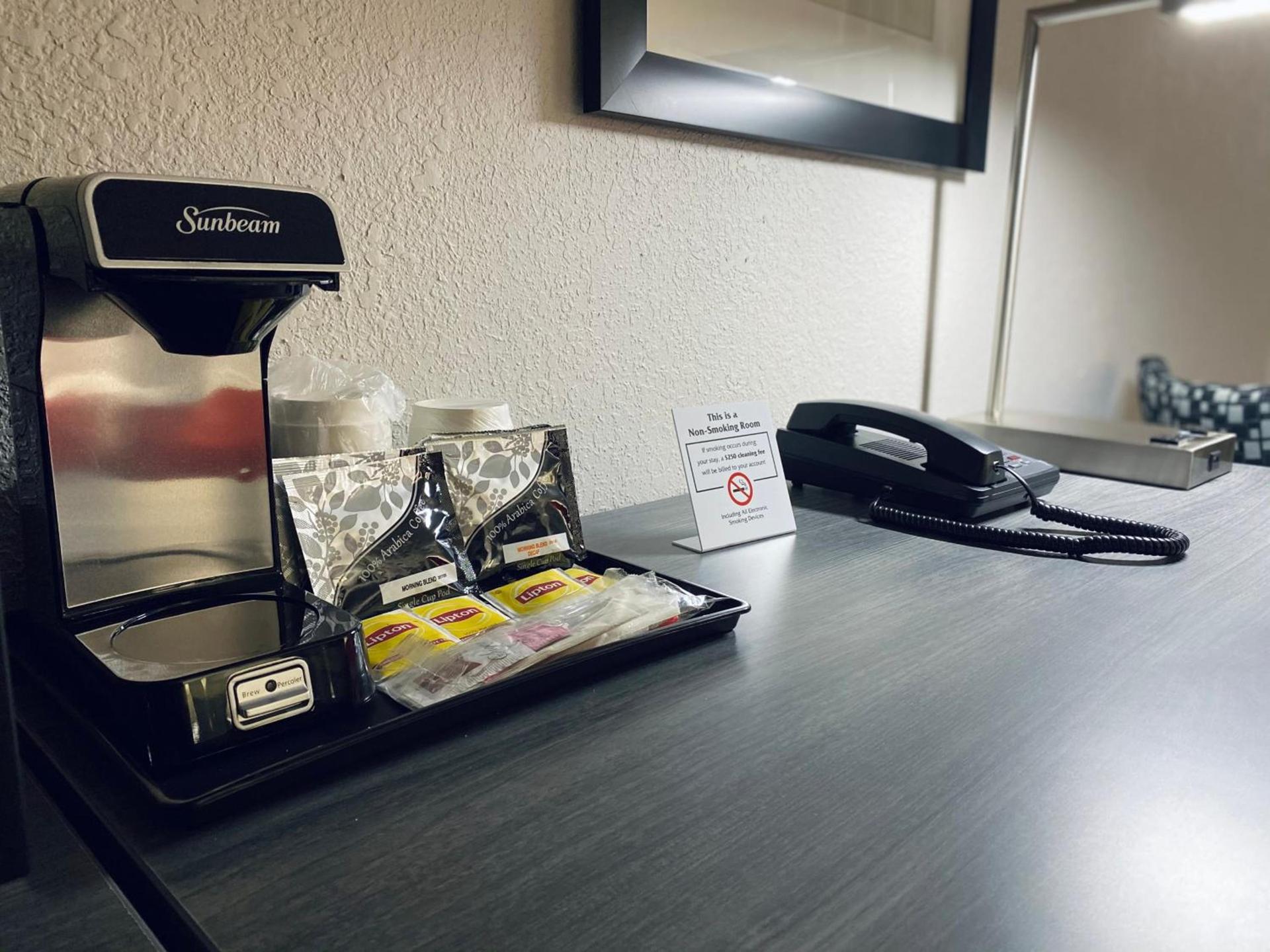Ramada by Wyndham Hartford North - Bradley Airport photo 46